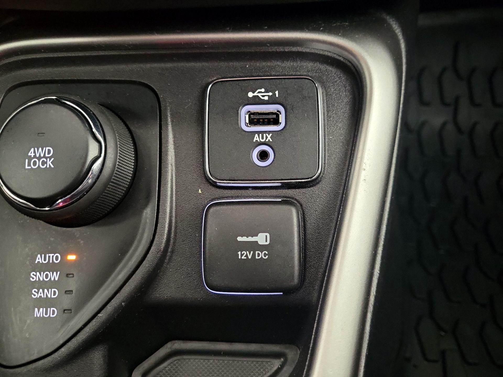 Thumbnail: 2021 Jeep Compass - 16