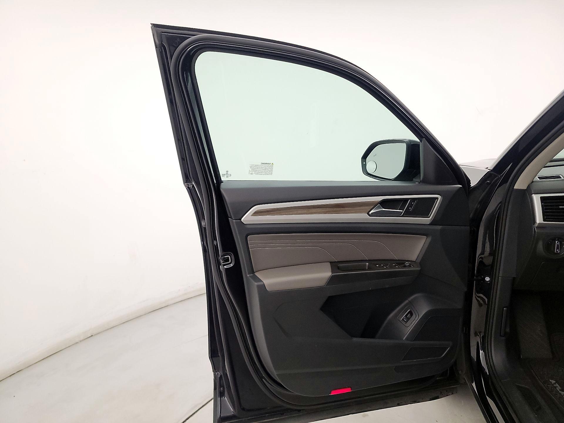 Thumbnail: 2023 Volkswagen Atlas - 12