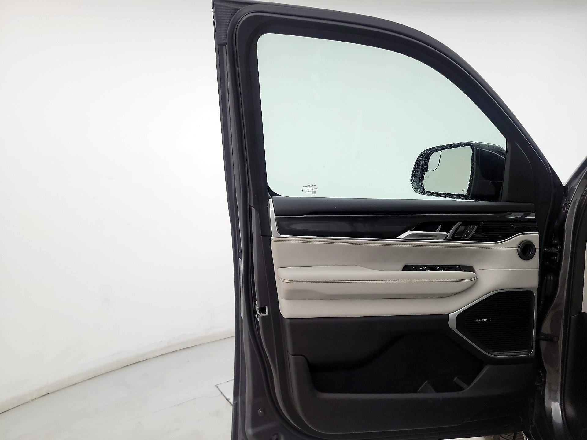 Thumbnail: 2023 Jeep Wagoneer - 12