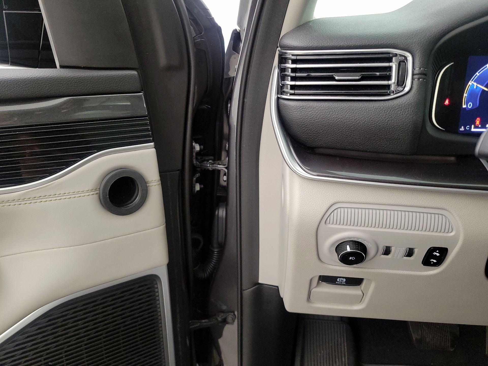 Thumbnail: 2023 Jeep Wagoneer - 13