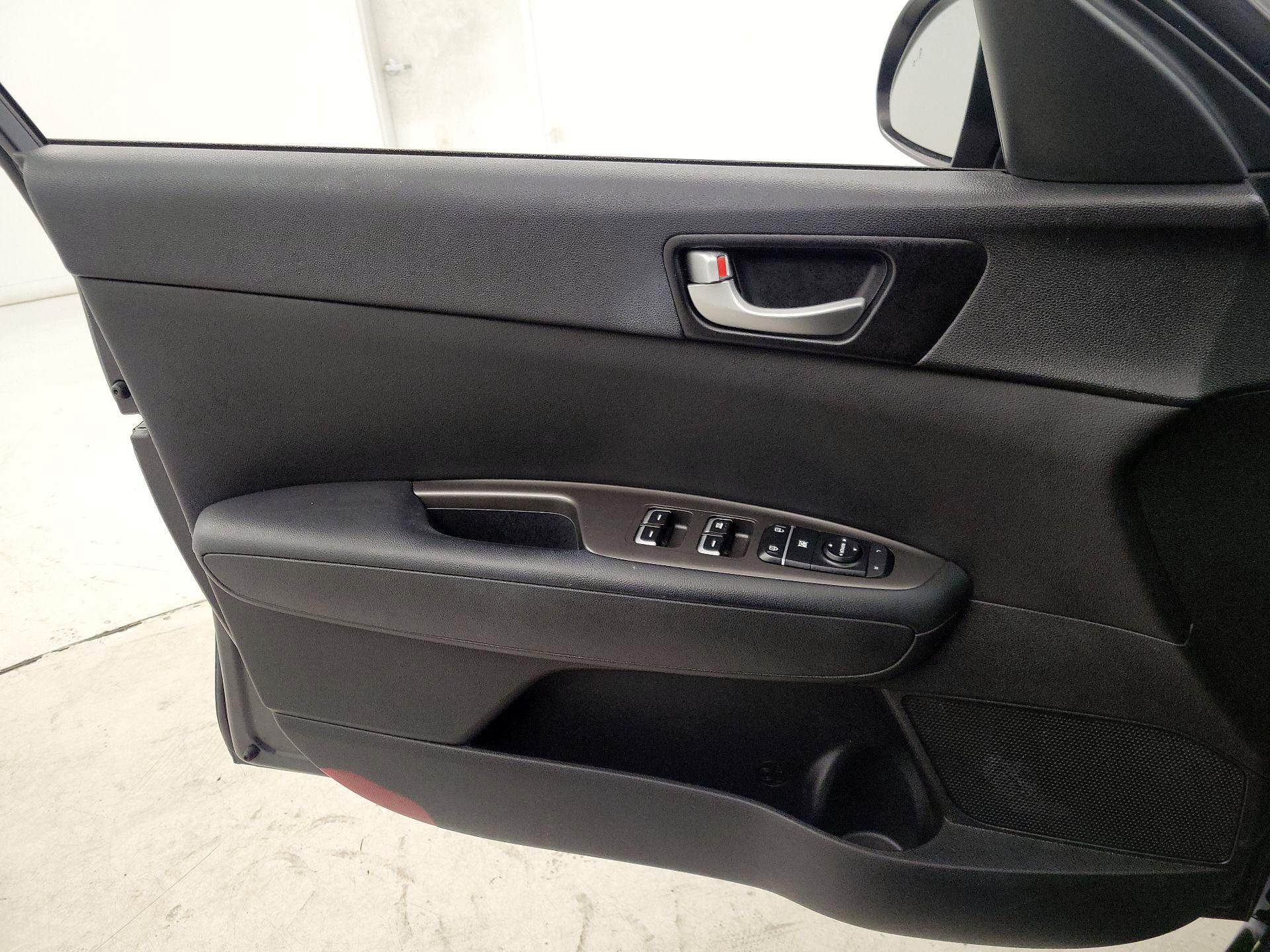 Thumbnail: 2019 Kia Optima - 12