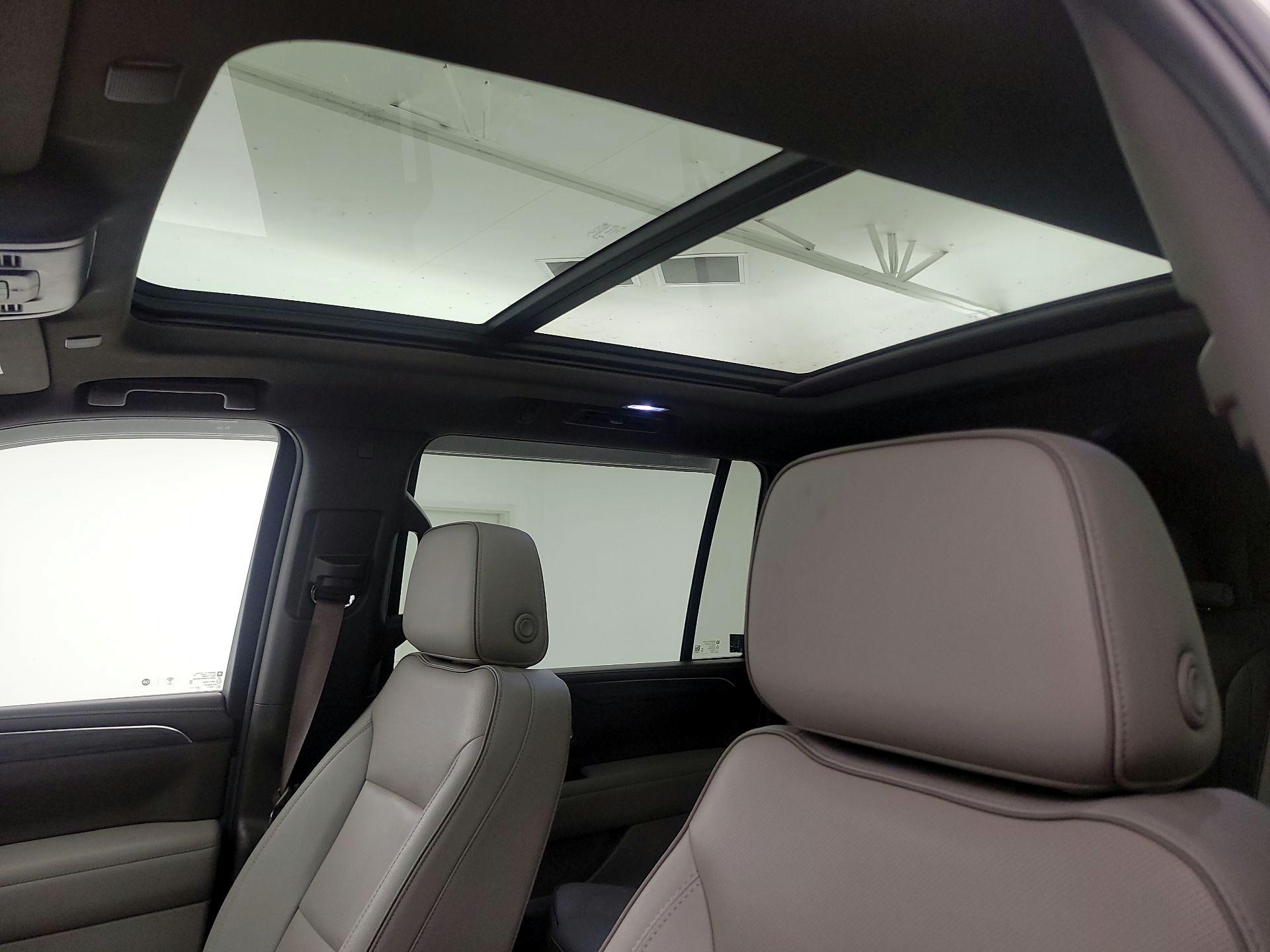 Thumbnail: 2023 GMC Yukon XL - 20