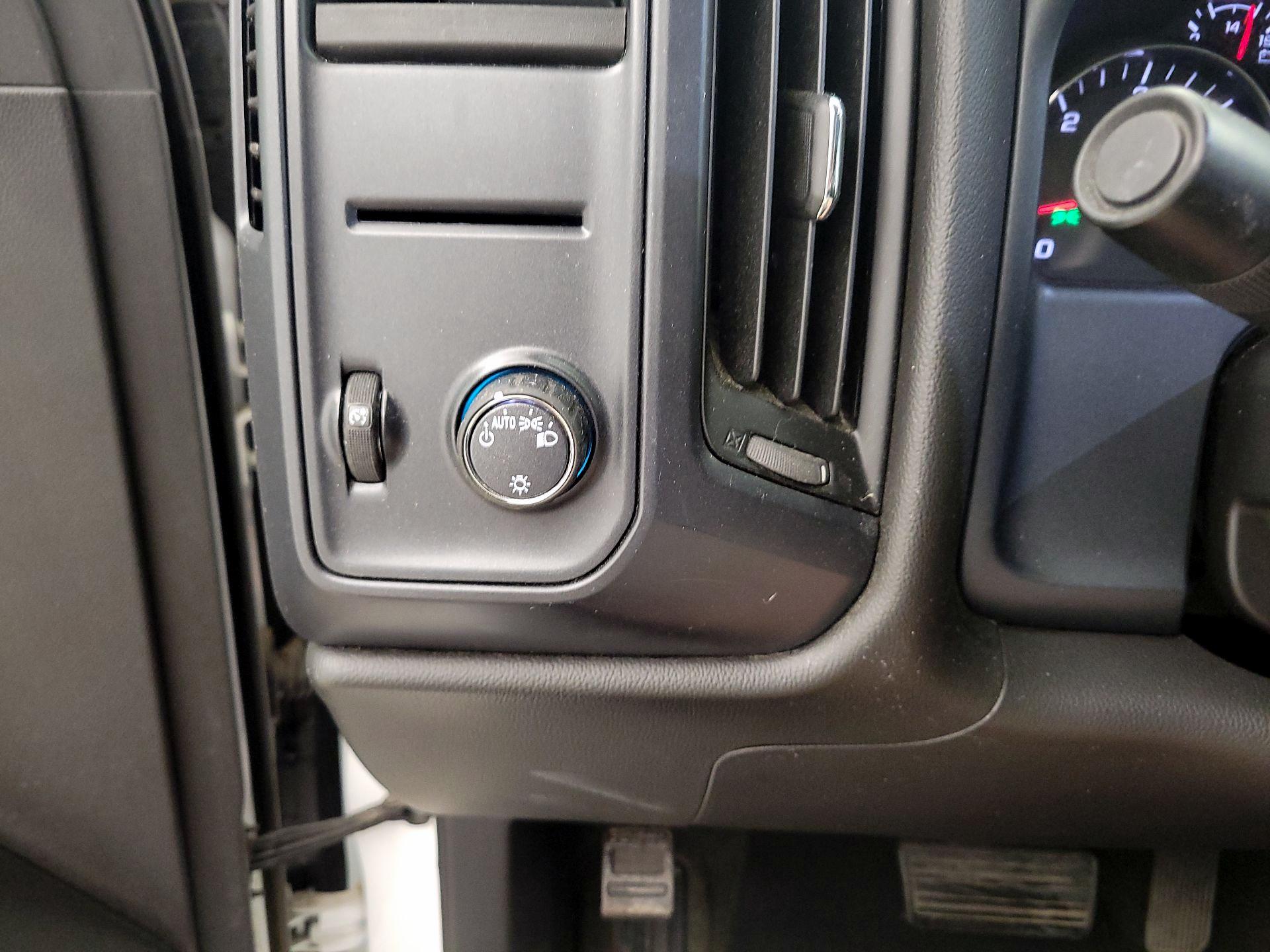 Thumbnail: 2018 Chevrolet Silverado 1500 - 13