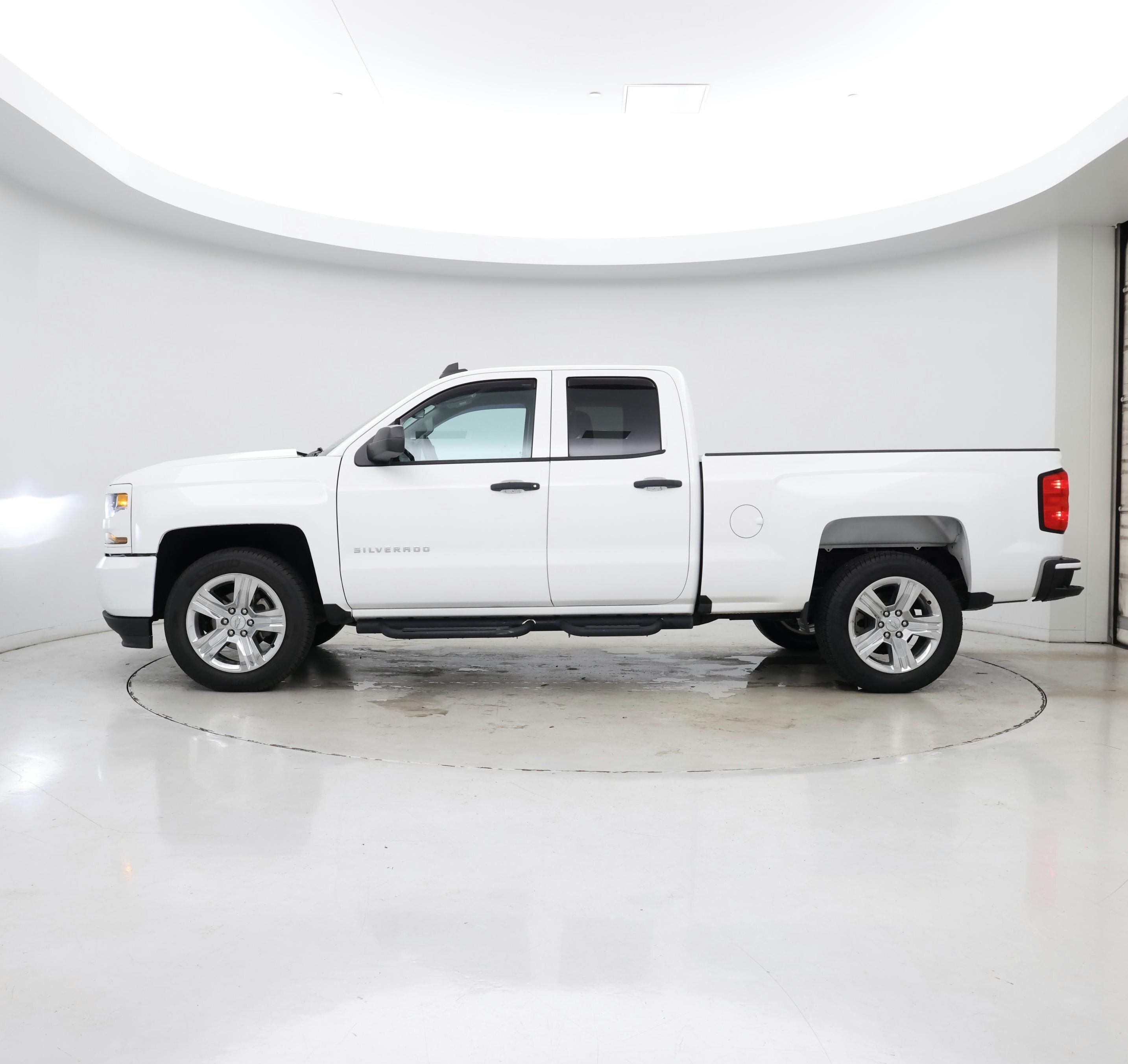 Thumbnail: 2018 Chevrolet Silverado 1500 - 3