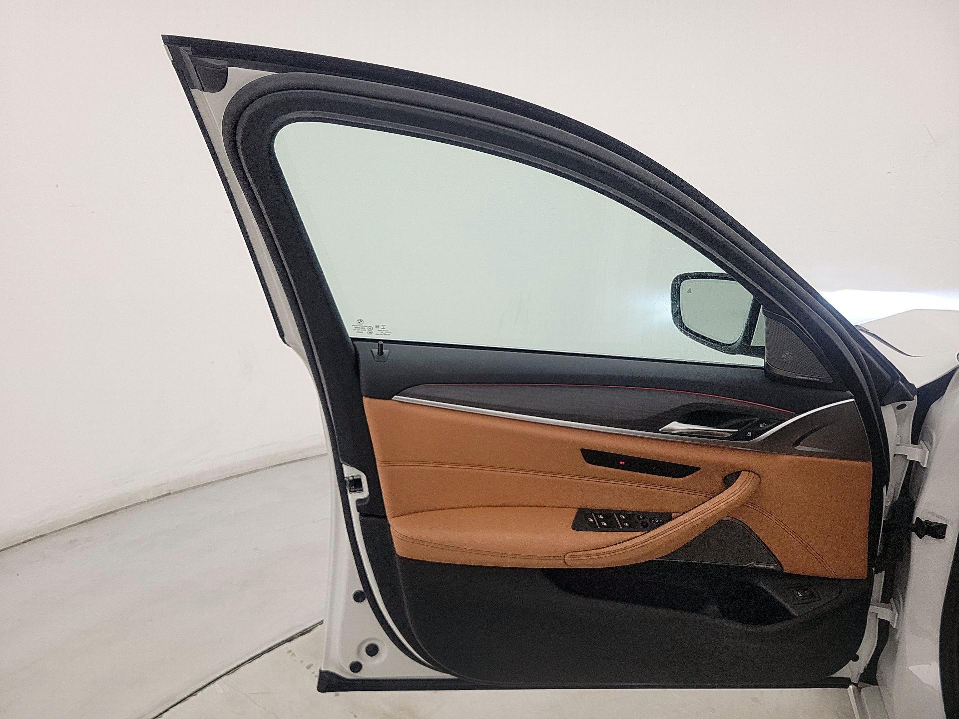 Thumbnail: 2021 BMW 5 Series - 12