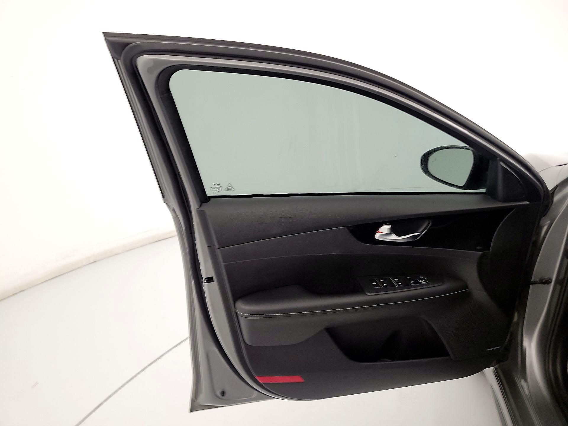 Thumbnail: 2022 Kia Forte - 12