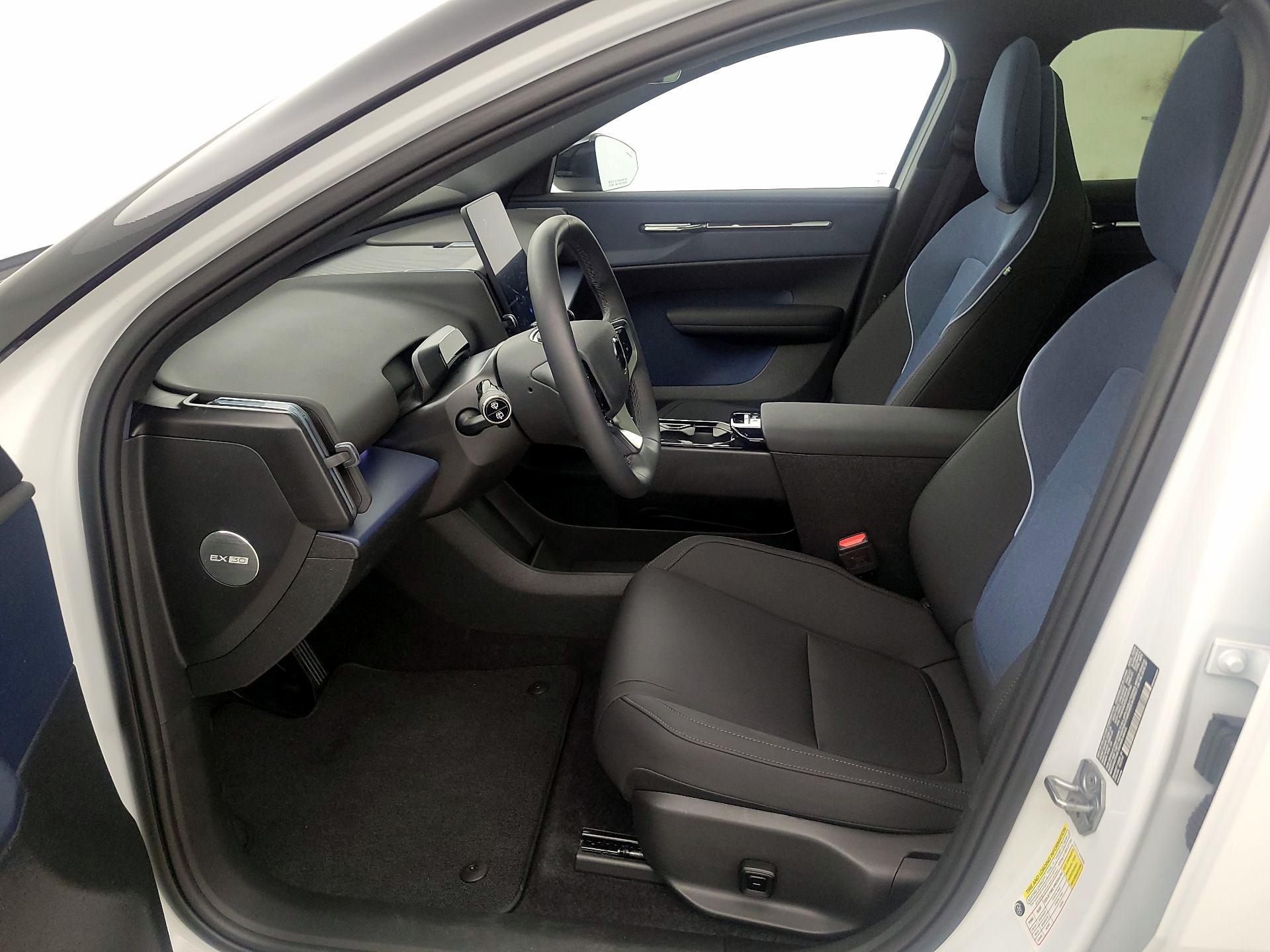 Thumbnail: 2025 Volvo EX30 - 11