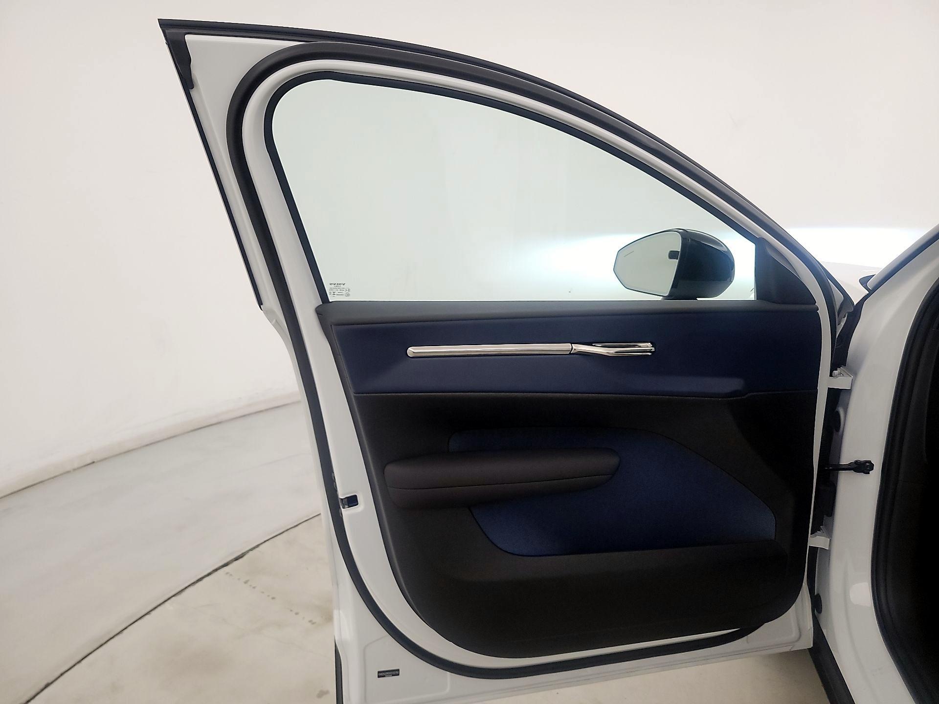 Thumbnail: 2025 Volvo EX30 - 12