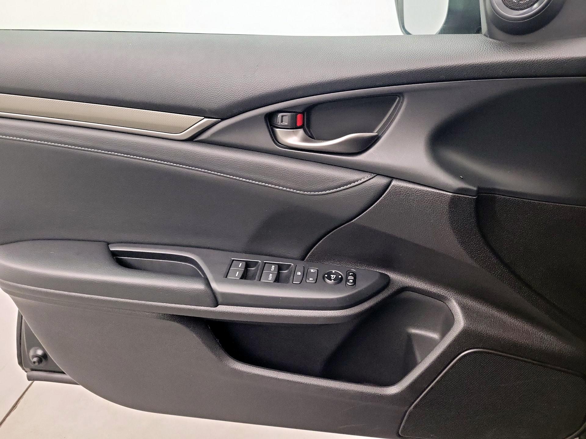 Thumbnail: 2017 Honda Civic - 10