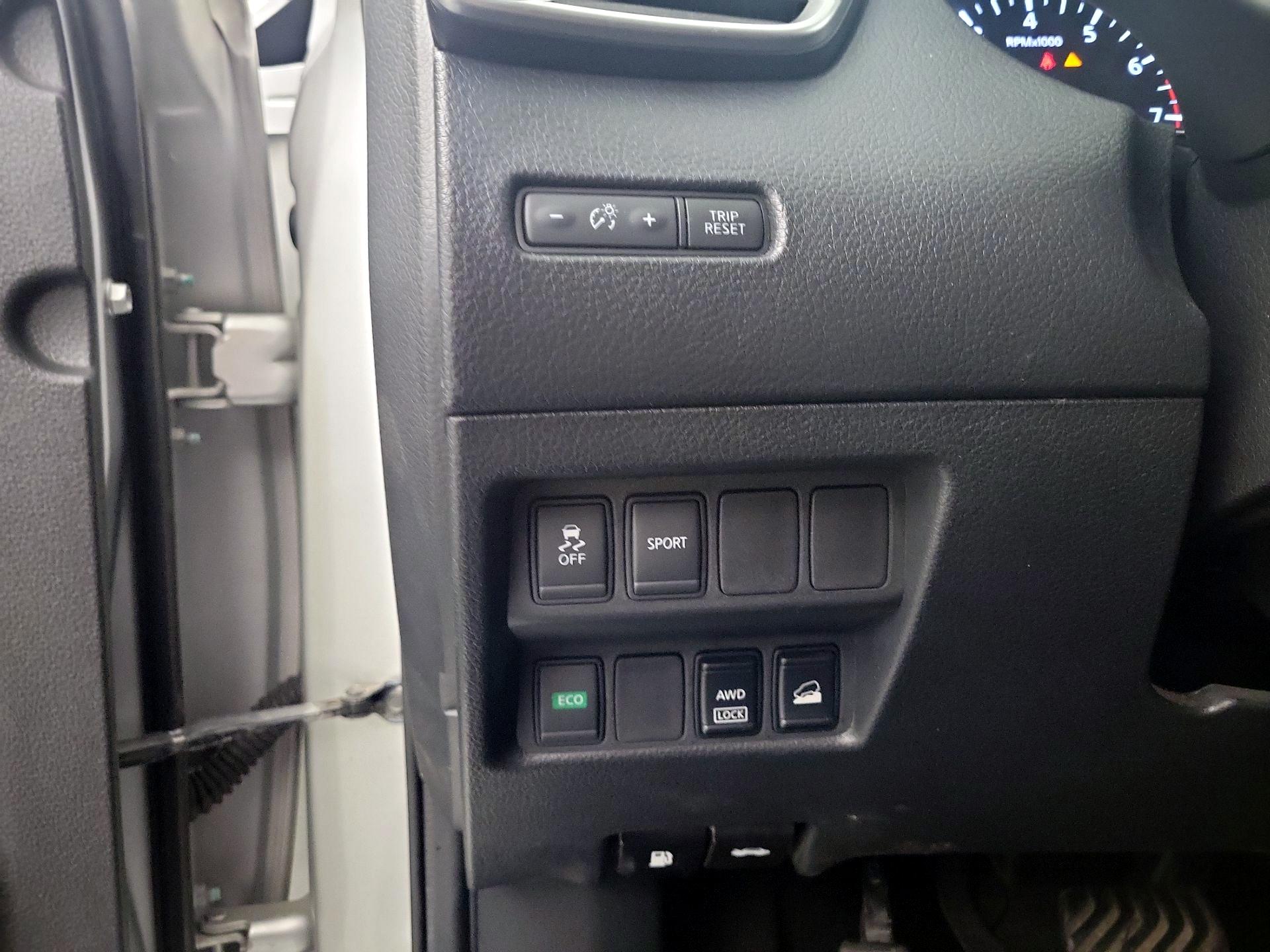 Thumbnail: 2016 Nissan Rogue - 11