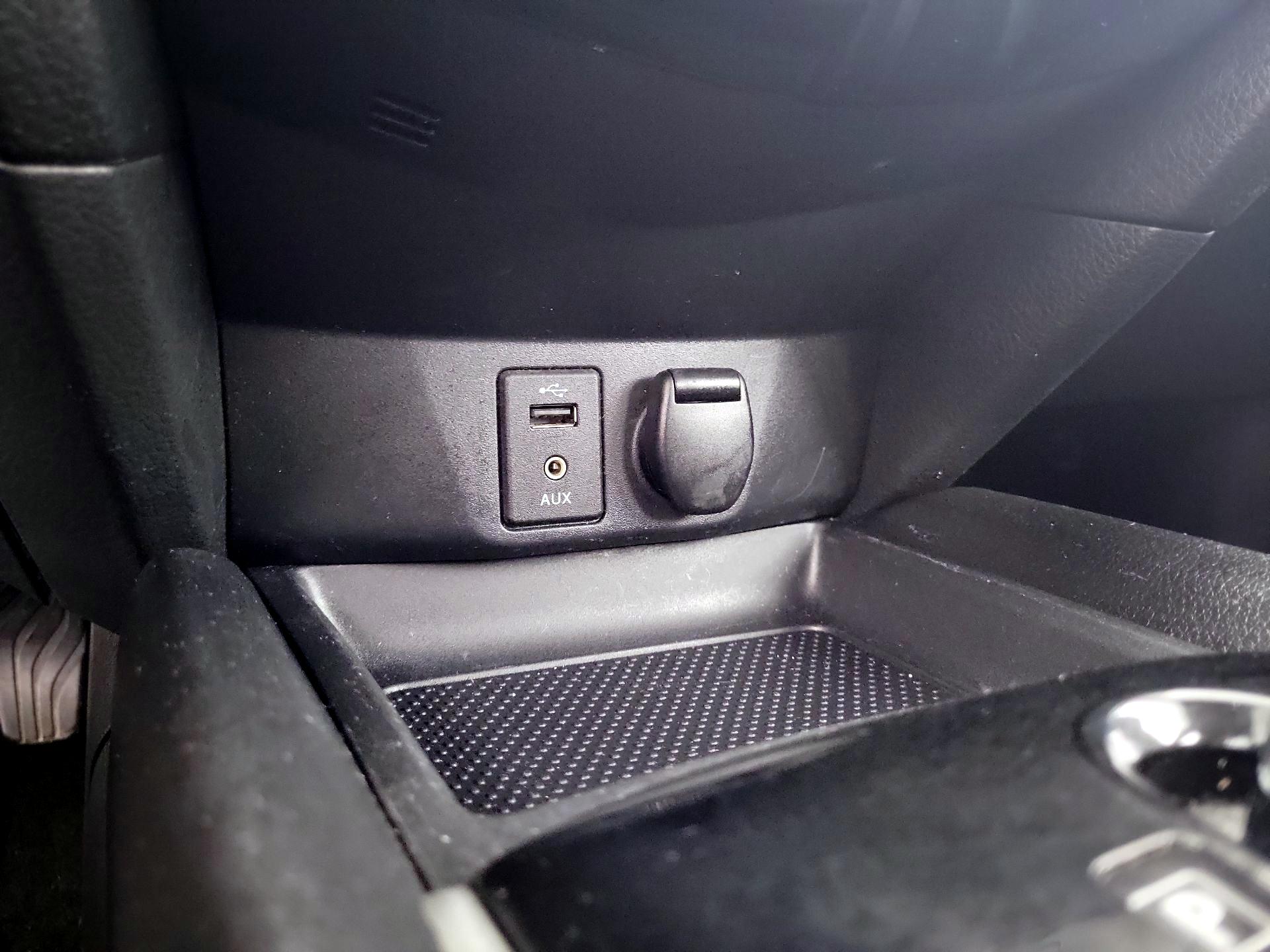 Thumbnail: 2016 Nissan Rogue - 16