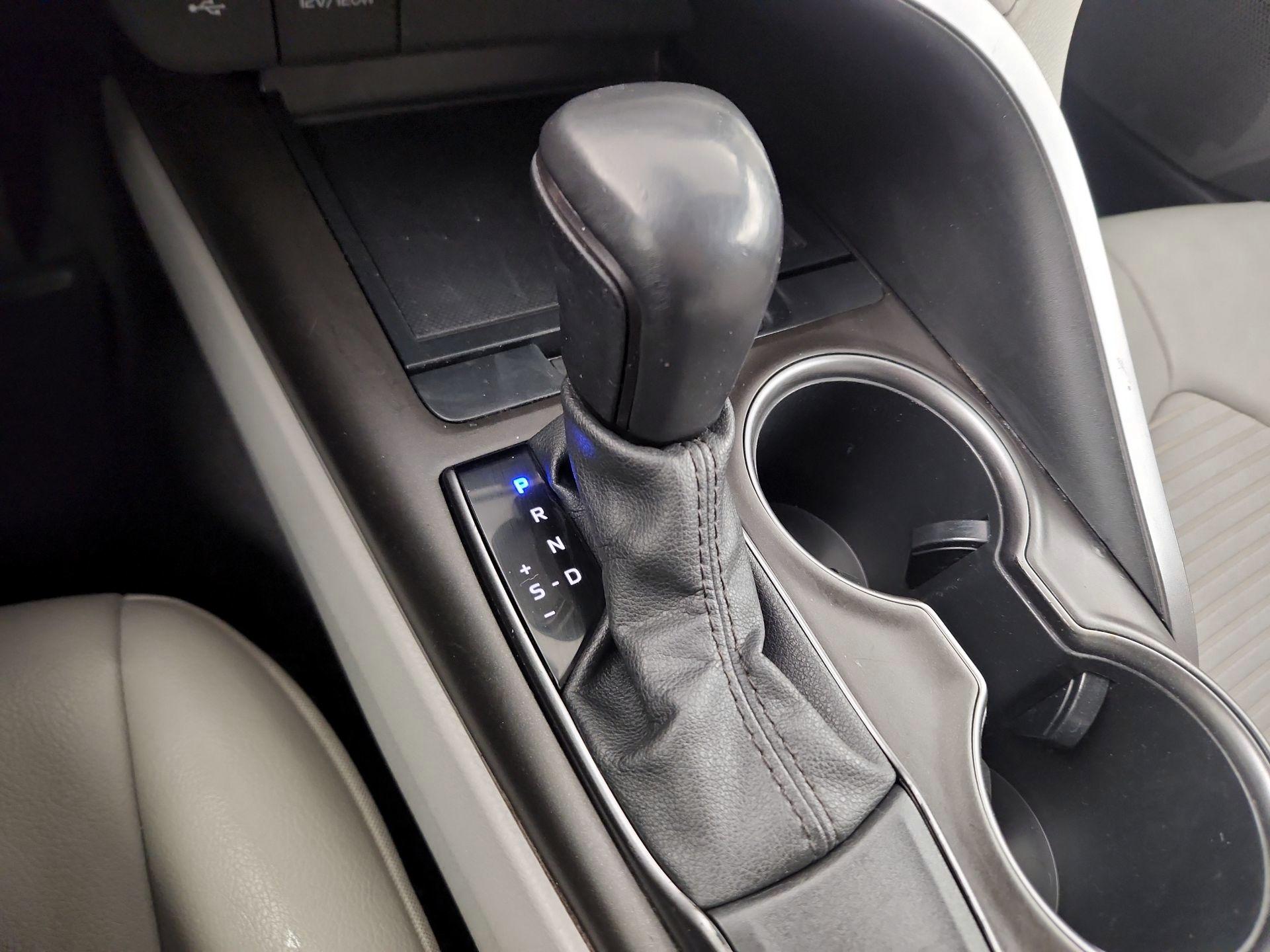 Thumbnail: 2021 Toyota Camry - 15