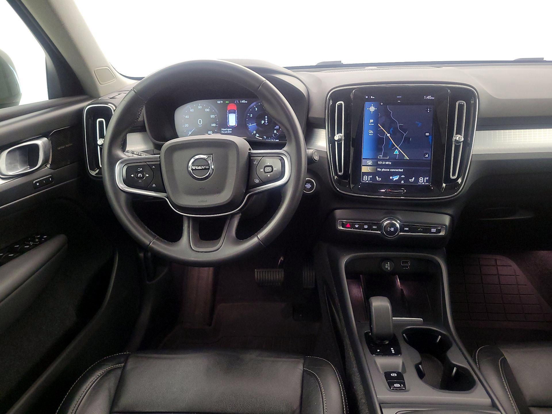 Thumbnail: 2022 Volvo XC40 - 10