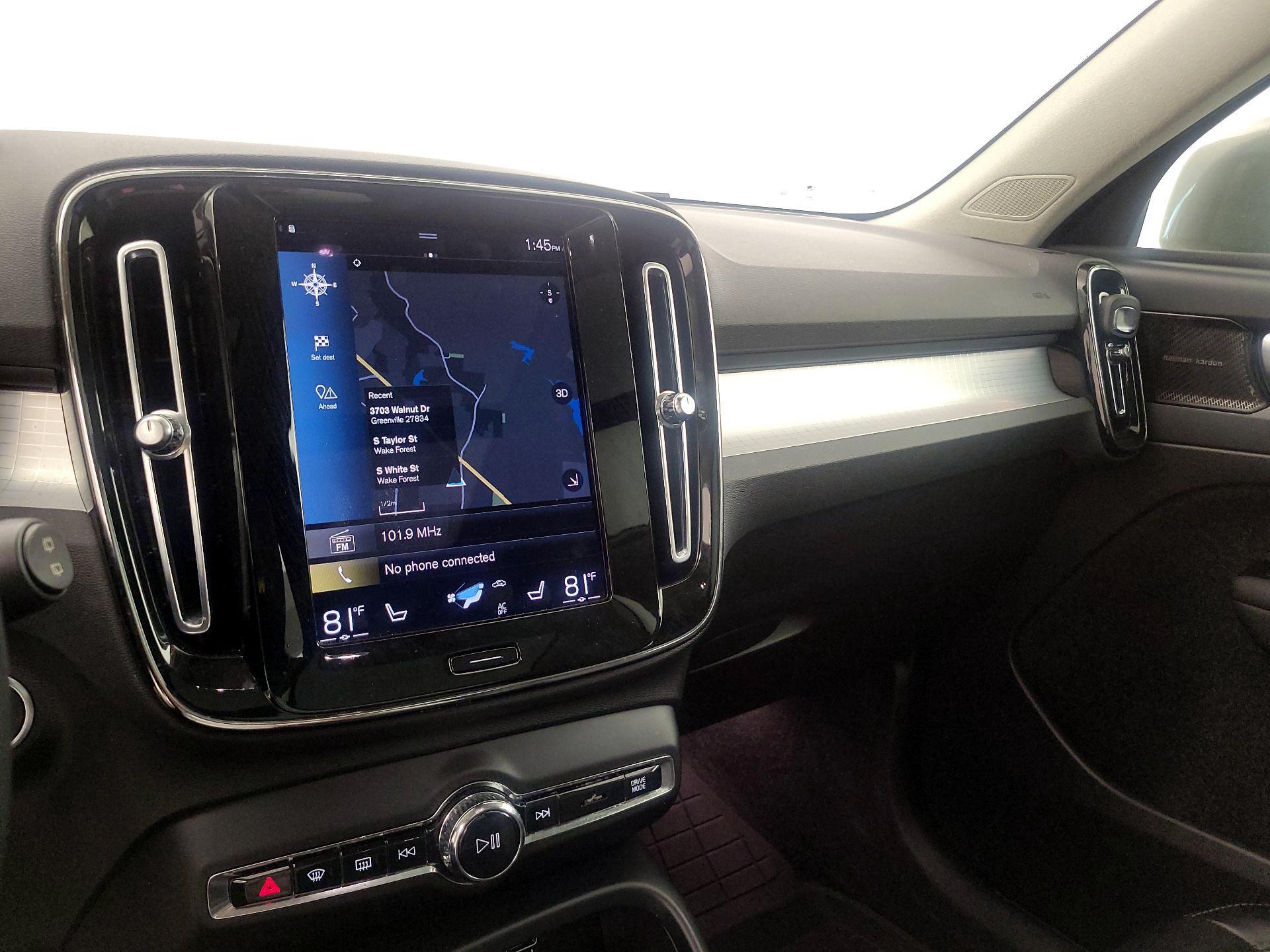 Thumbnail: 2022 Volvo XC40 - 14