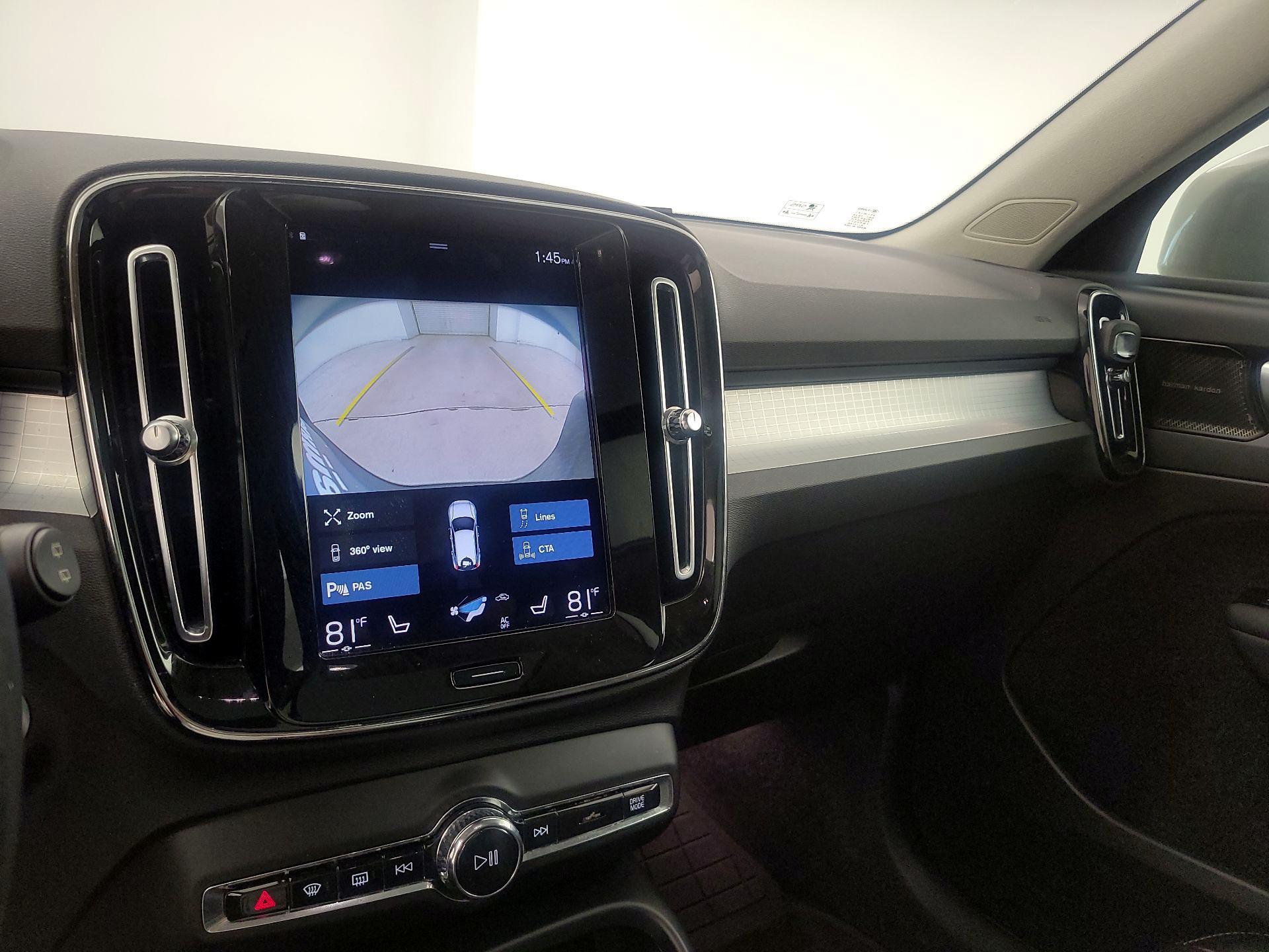 Thumbnail: 2022 Volvo XC40 - 15