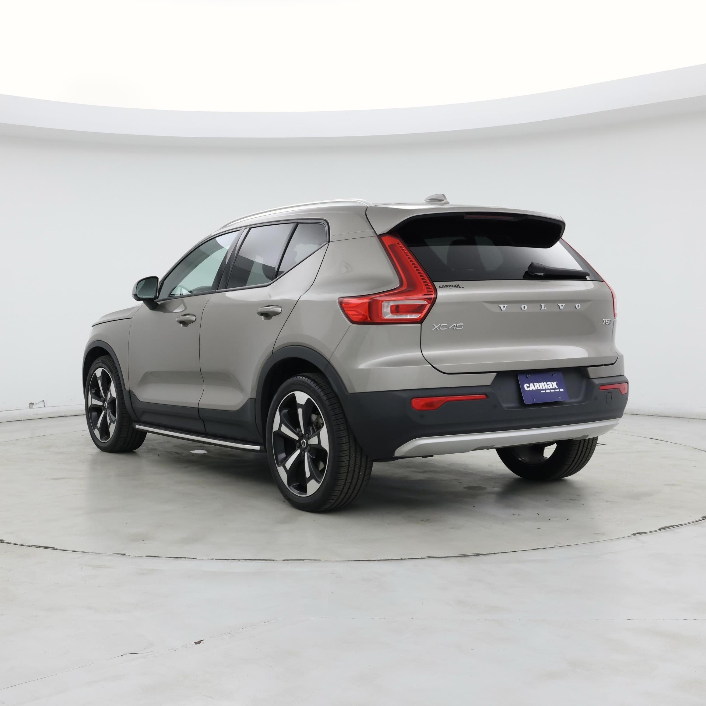 Thumbnail: 2022 Volvo XC40 - 2