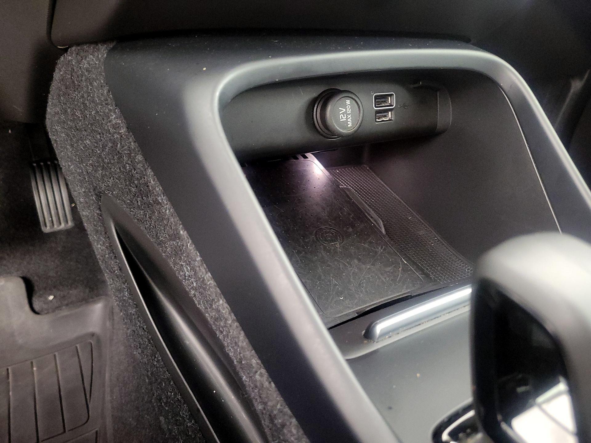 Thumbnail: 2022 Volvo XC40 - 19