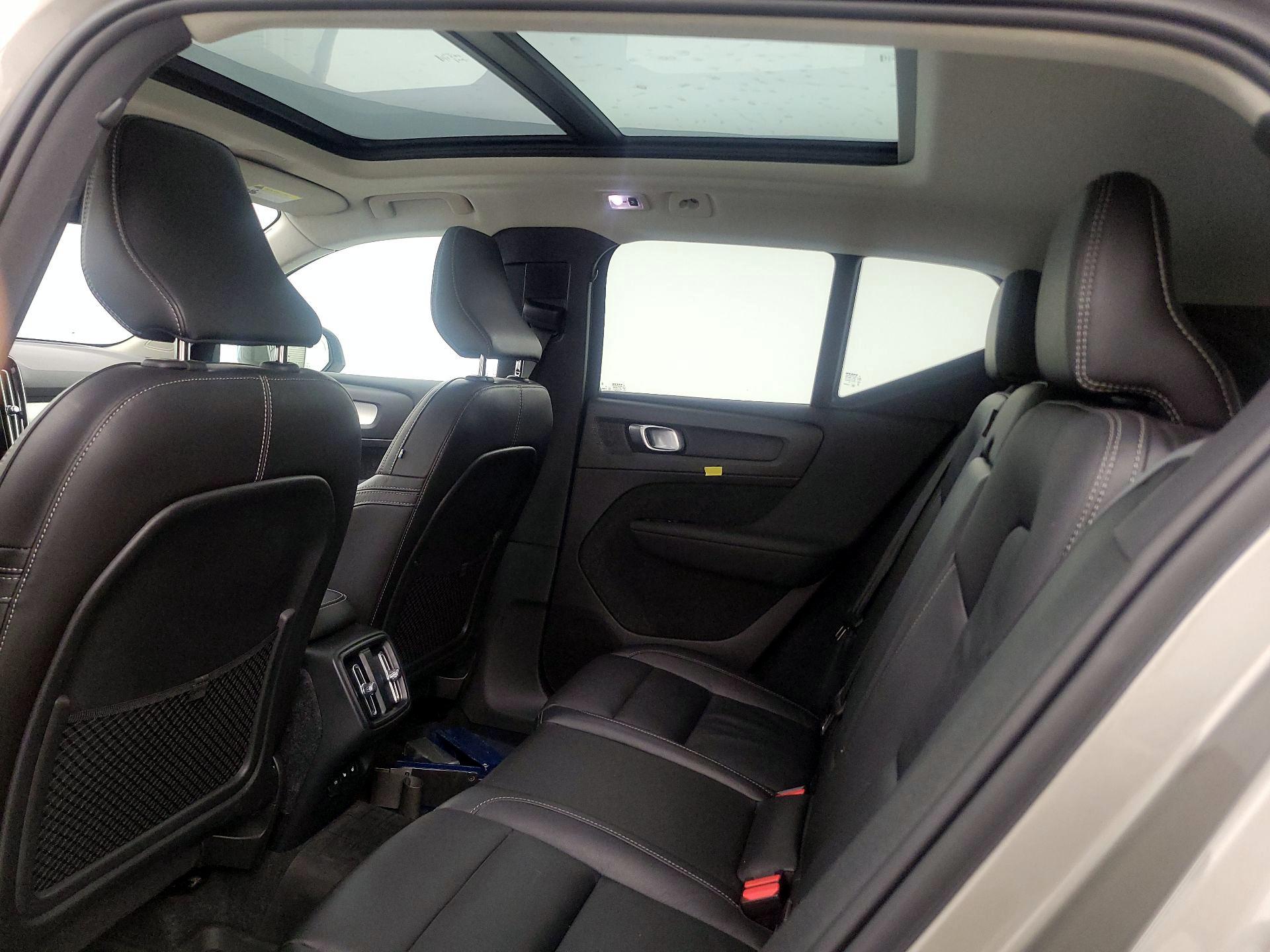 Thumbnail: 2022 Volvo XC40 - 20