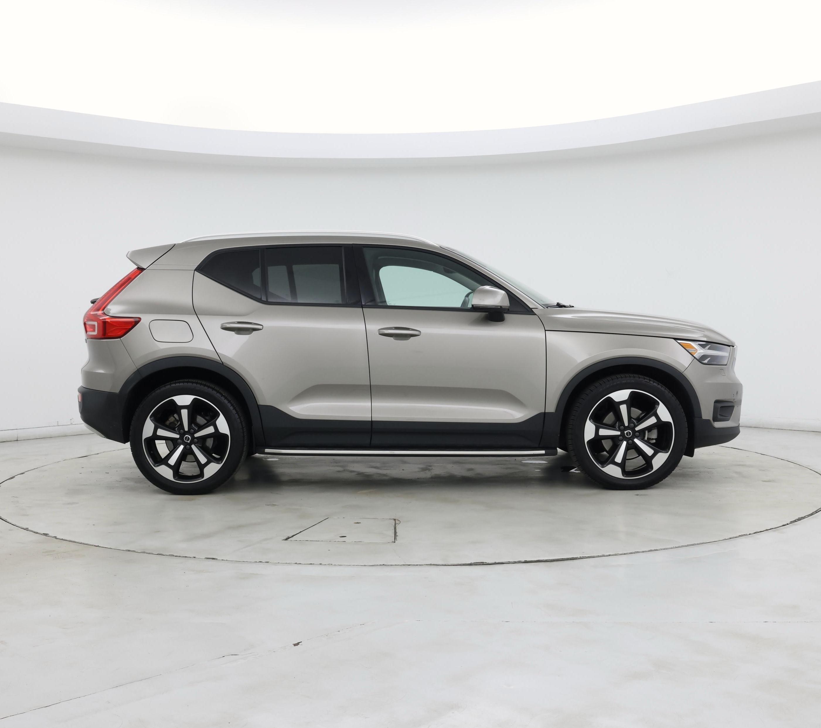 Thumbnail: 2022 Volvo XC40 - 7