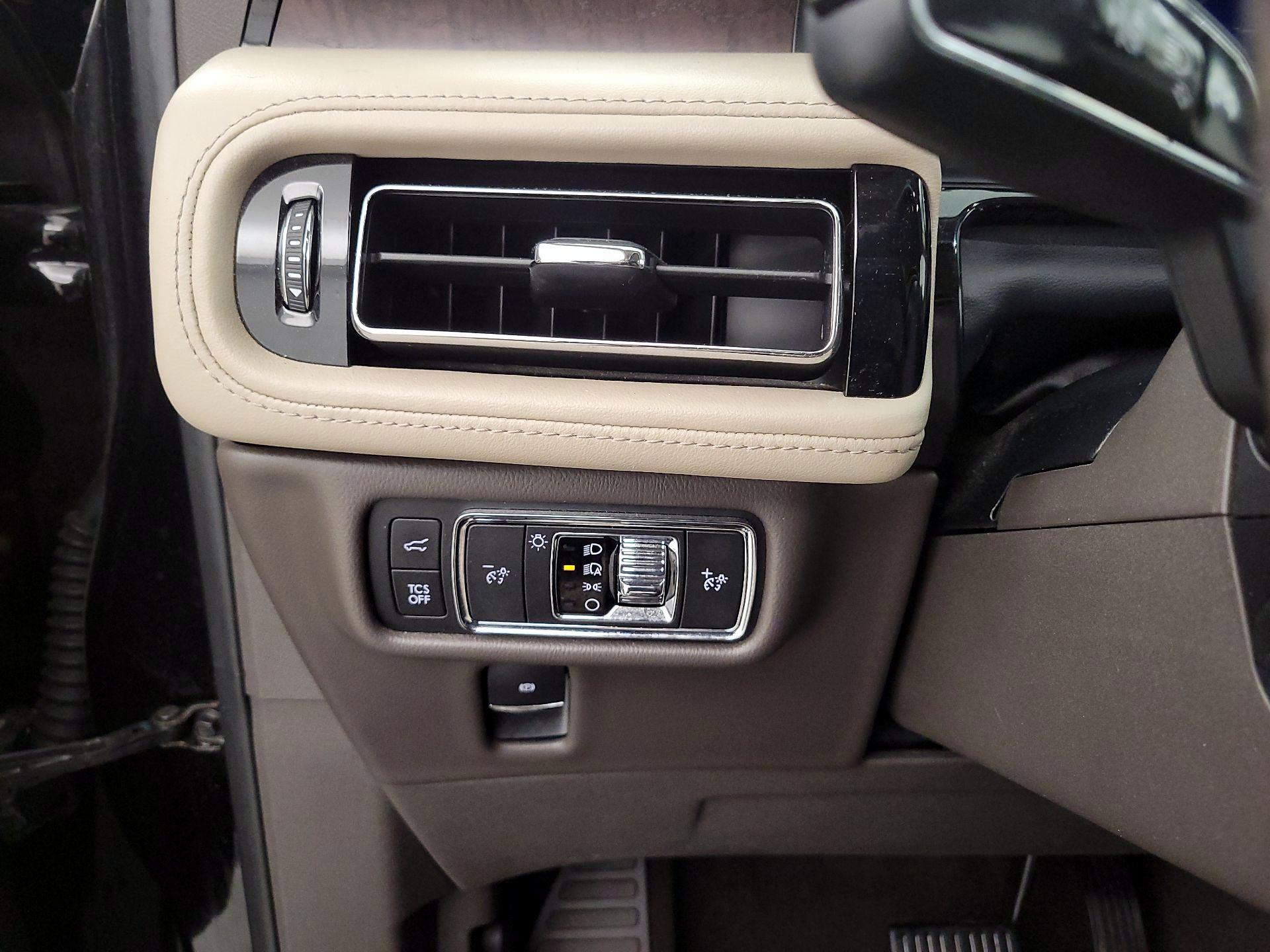 Thumbnail: 2022 Lincoln Nautilus - 13