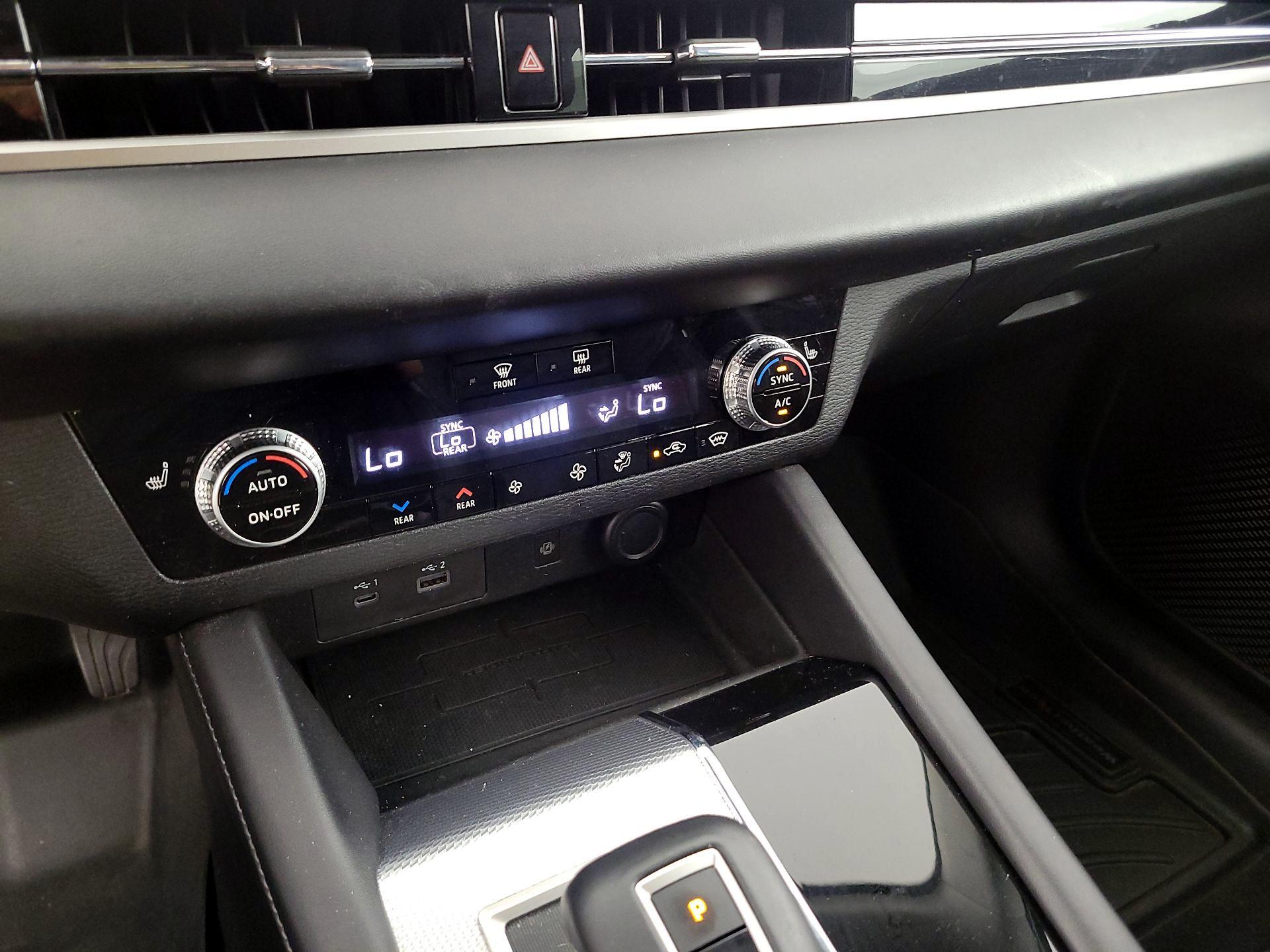 Thumbnail: 2022 Mitsubishi Outlander - 17