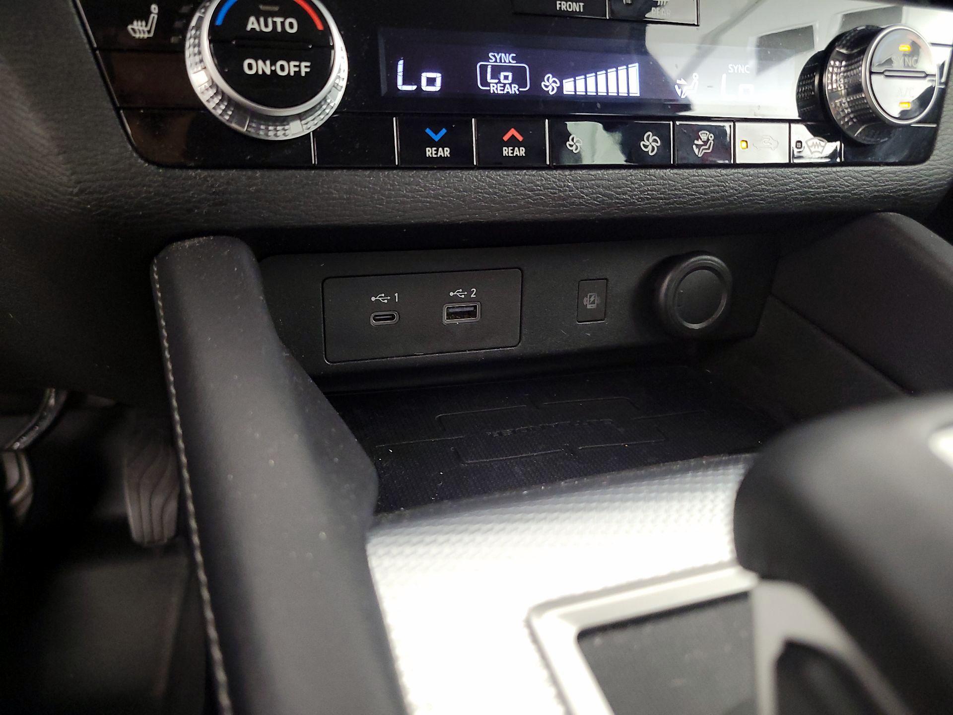 Thumbnail: 2022 Mitsubishi Outlander - 19