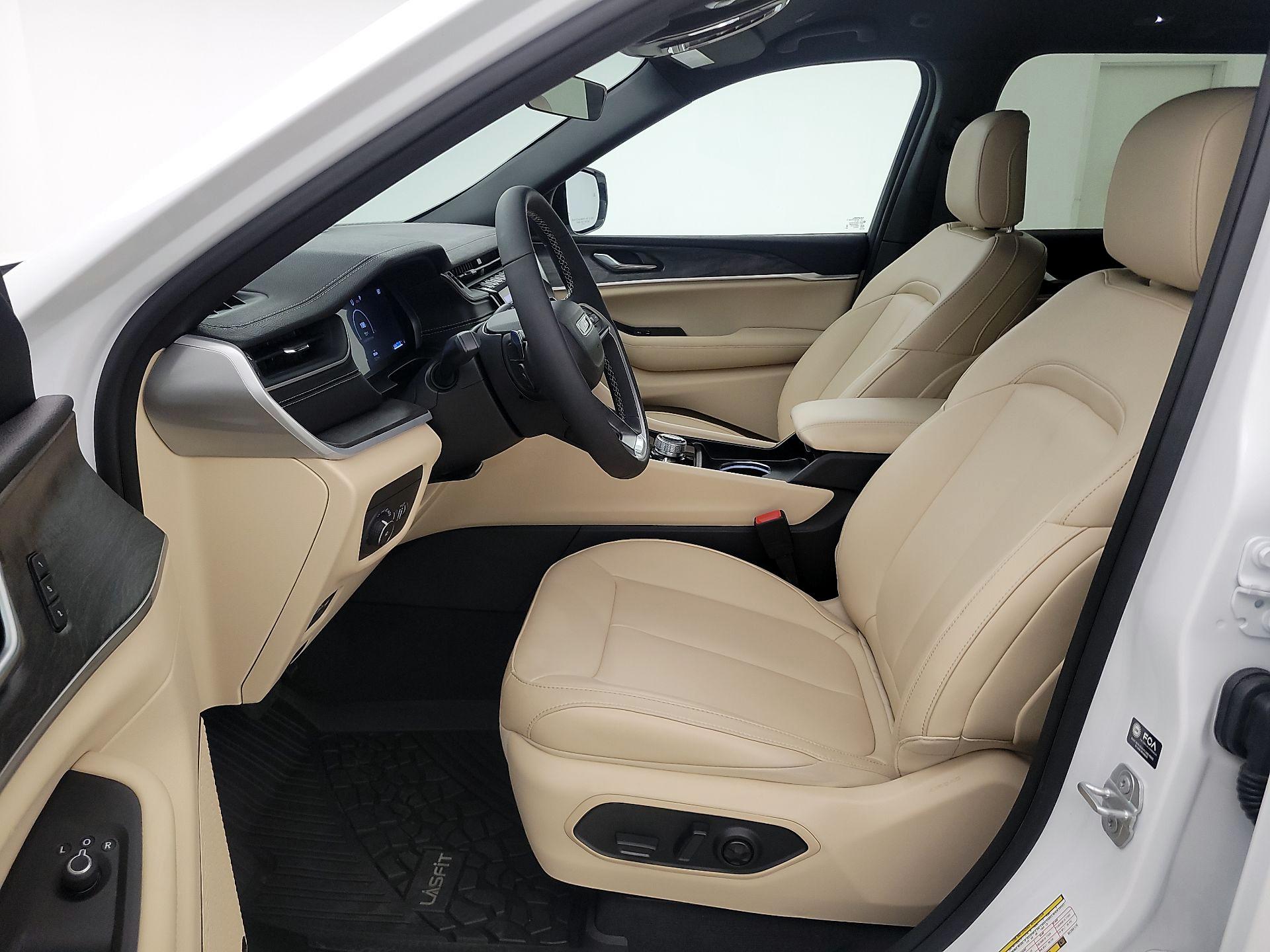 Thumbnail: 2025 Jeep Grand Cherokee - 11