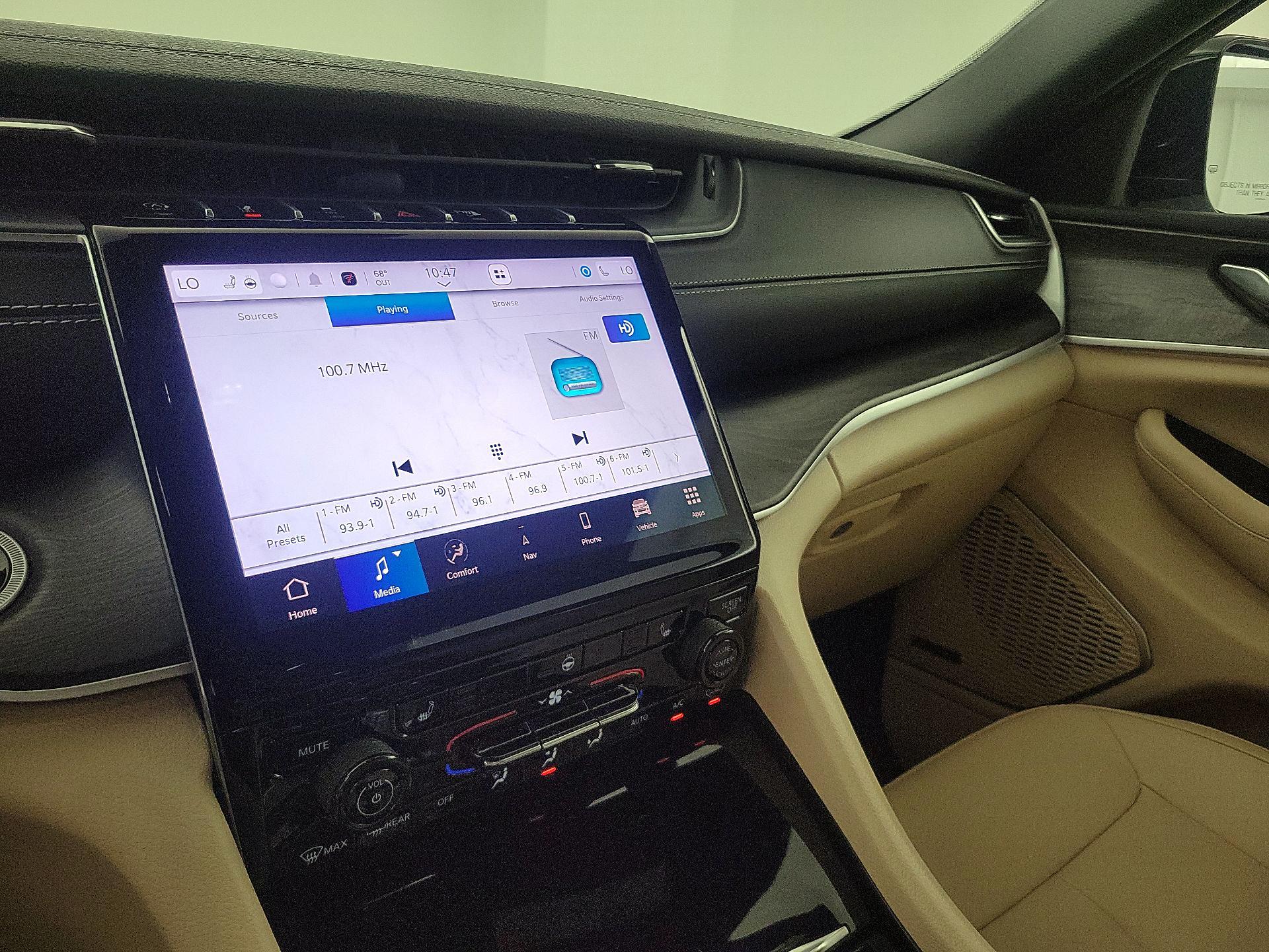 Thumbnail: 2025 Jeep Grand Cherokee - 16