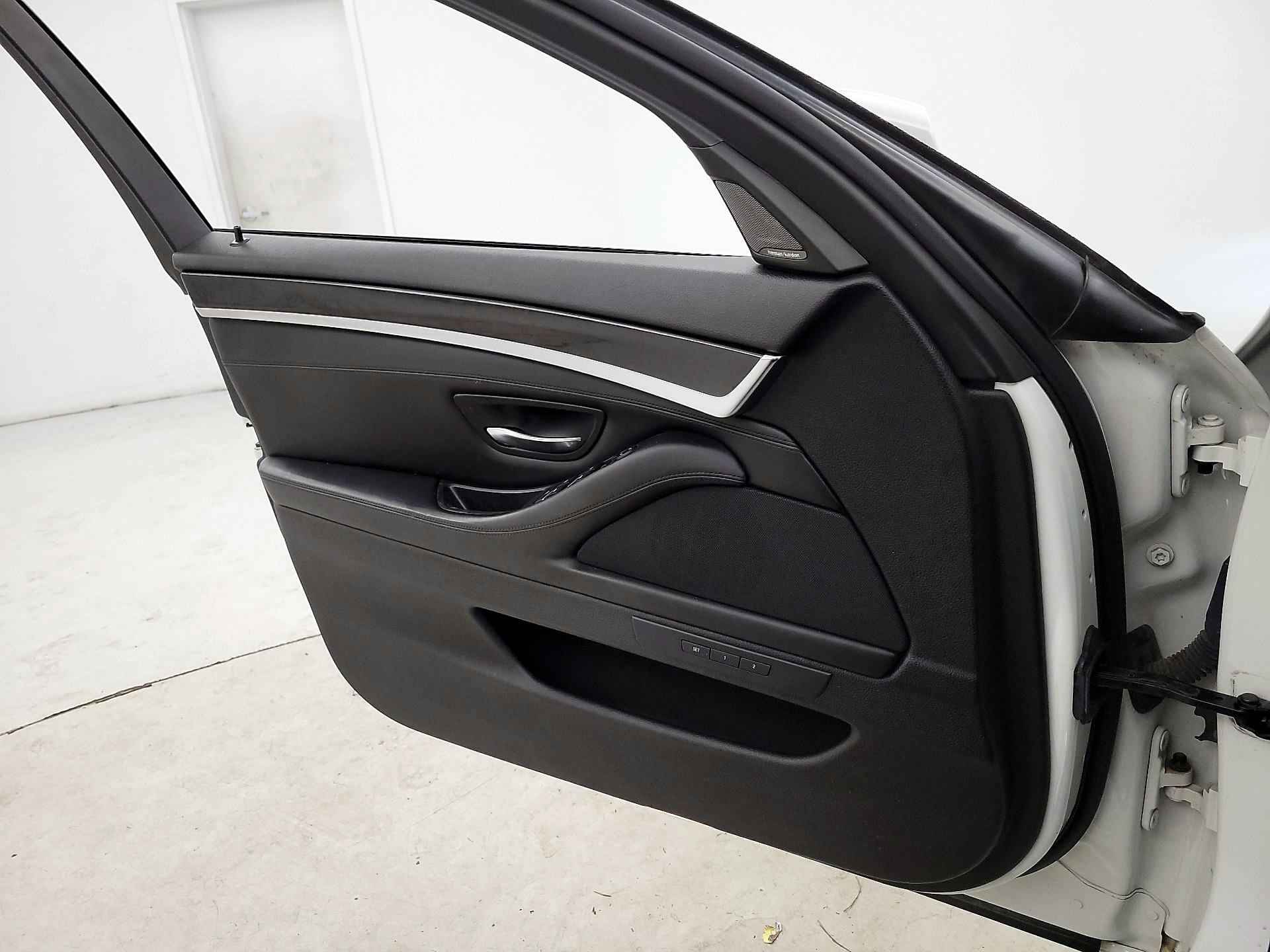 Thumbnail: 2016 BMW 5 Series - 12