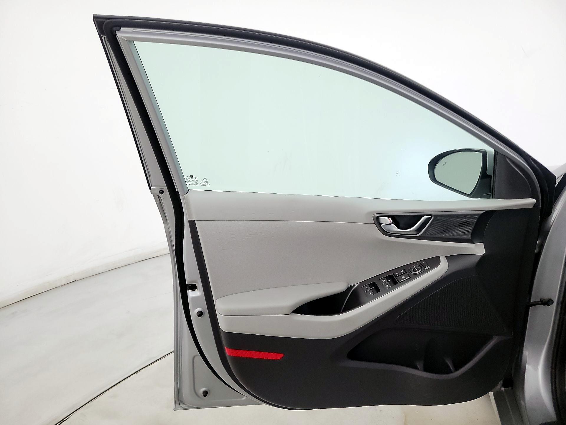 Thumbnail: 2020 Hyundai Ioniq - 12