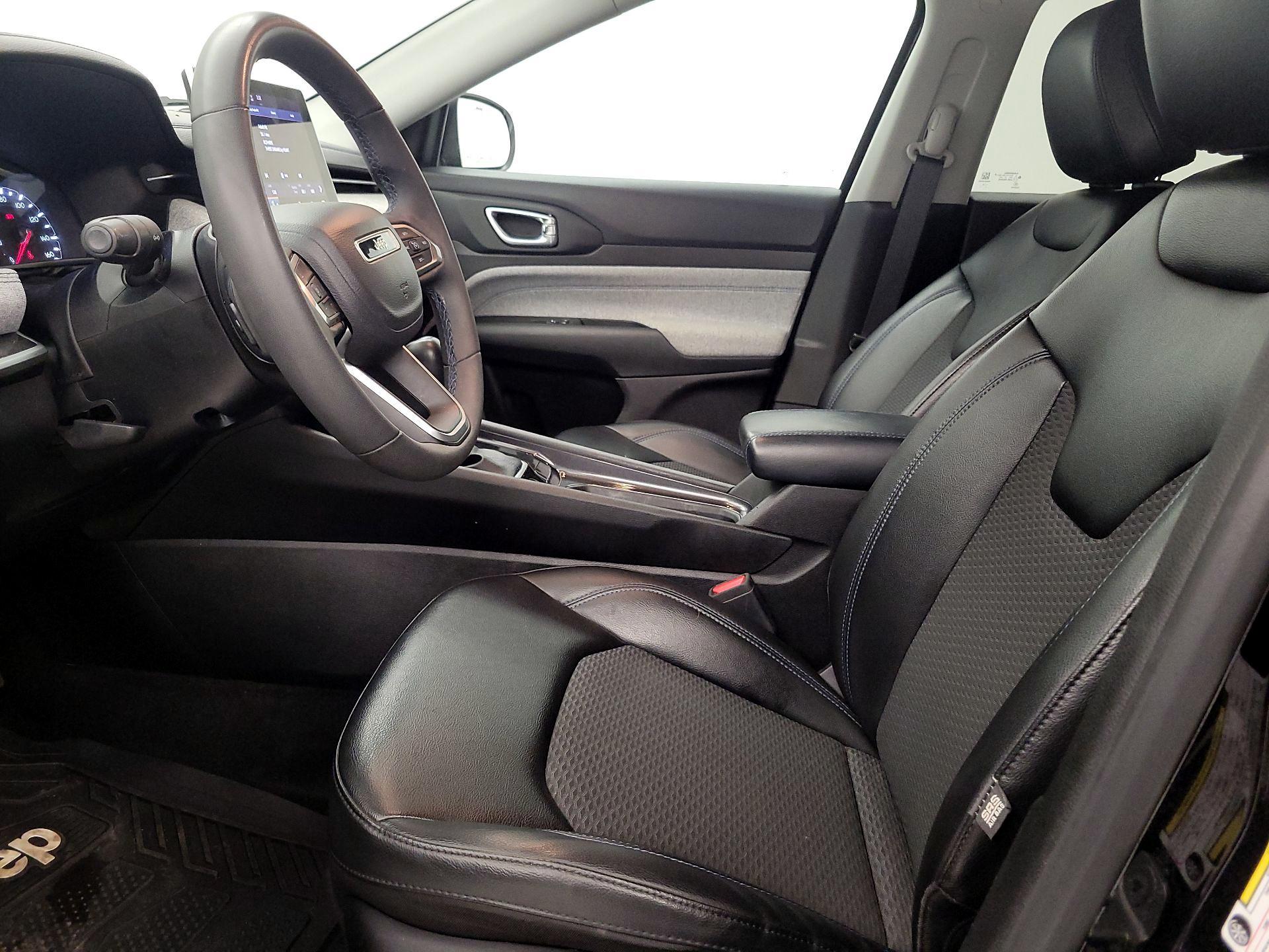 Thumbnail: 2022 Jeep Compass - 11