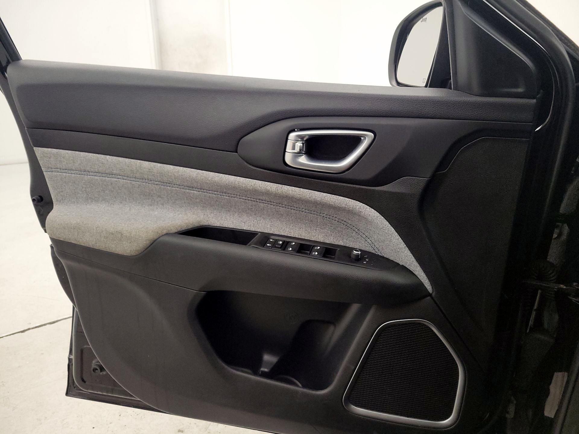 Thumbnail: 2022 Jeep Compass - 12