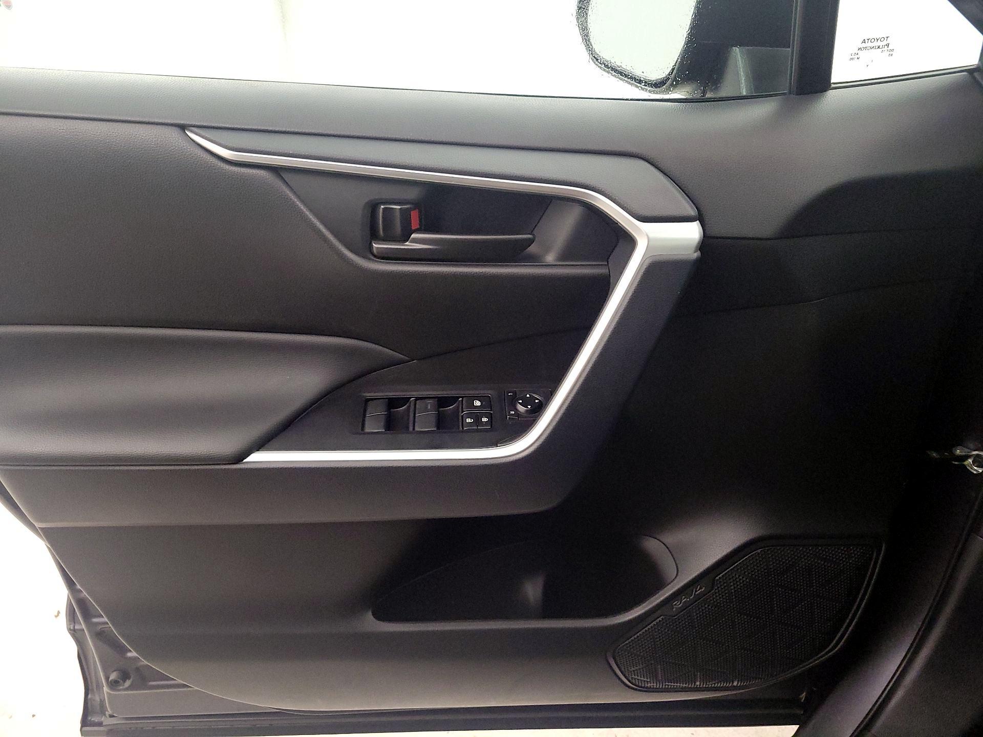 Thumbnail: 2025 Toyota RAV4 - 12