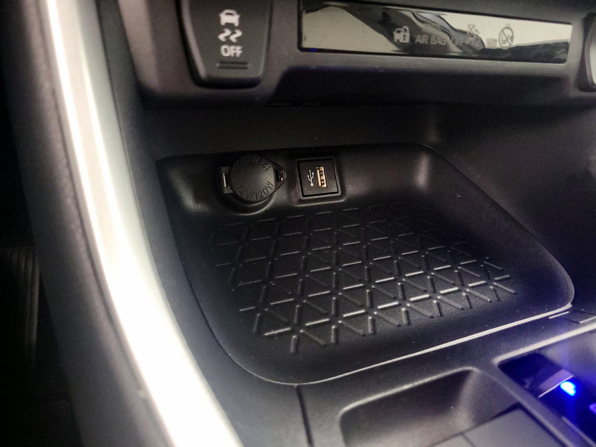 Thumbnail: 2025 Toyota RAV4 - 18