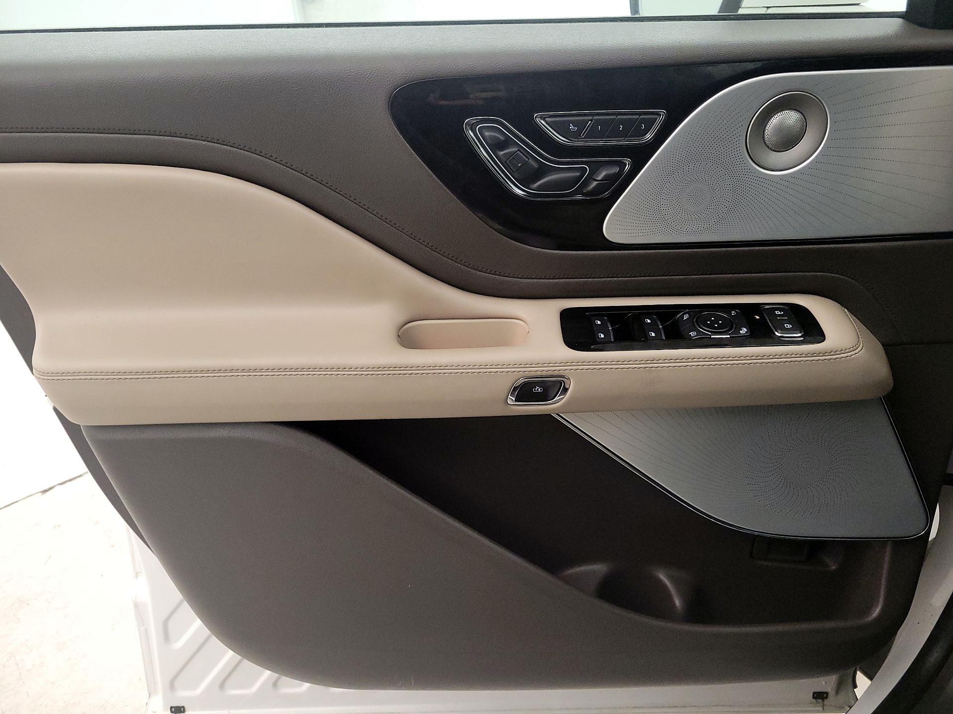 Thumbnail: 2021 Lincoln Aviator - 12