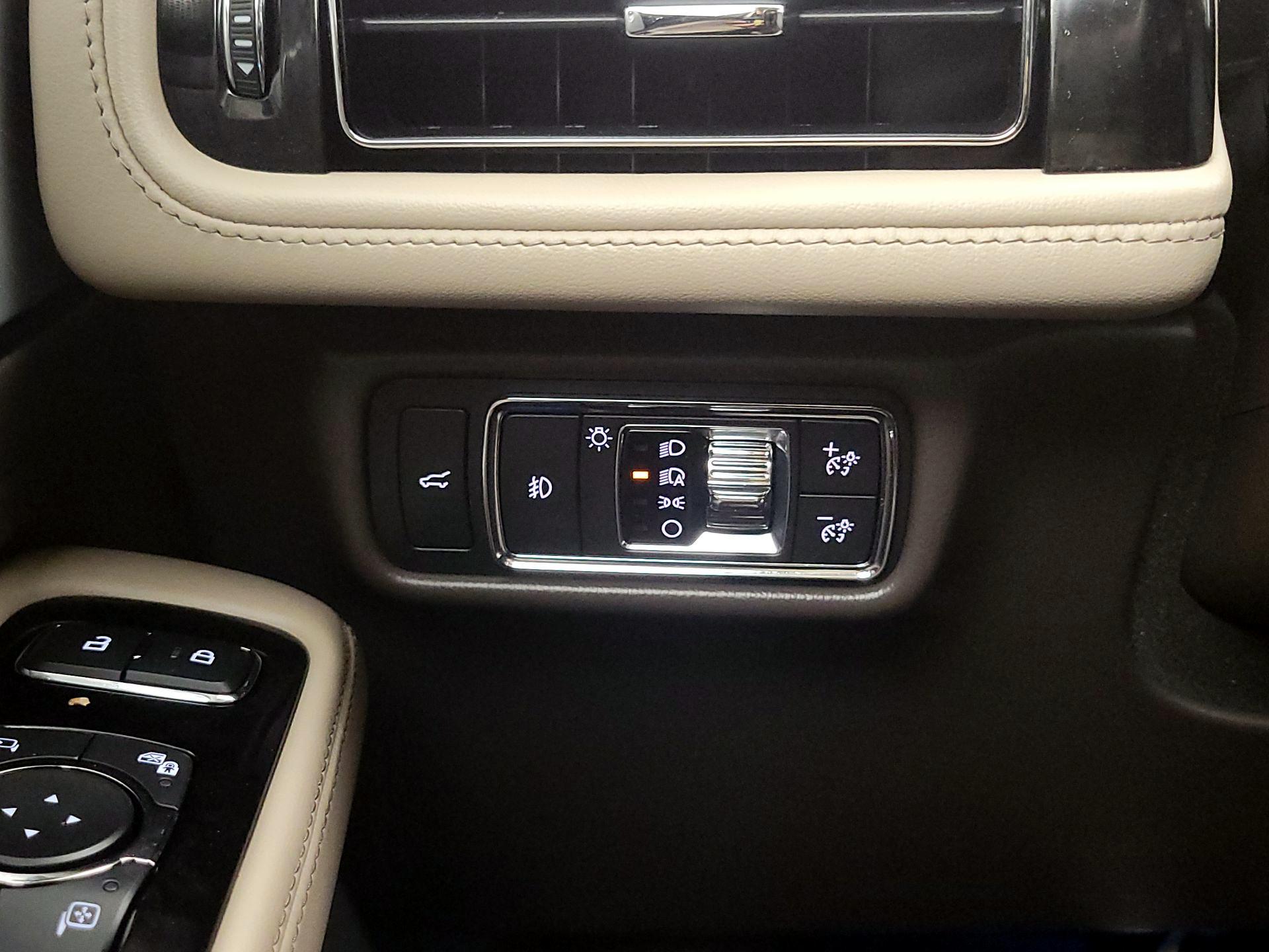 Thumbnail: 2021 Lincoln Aviator - 13