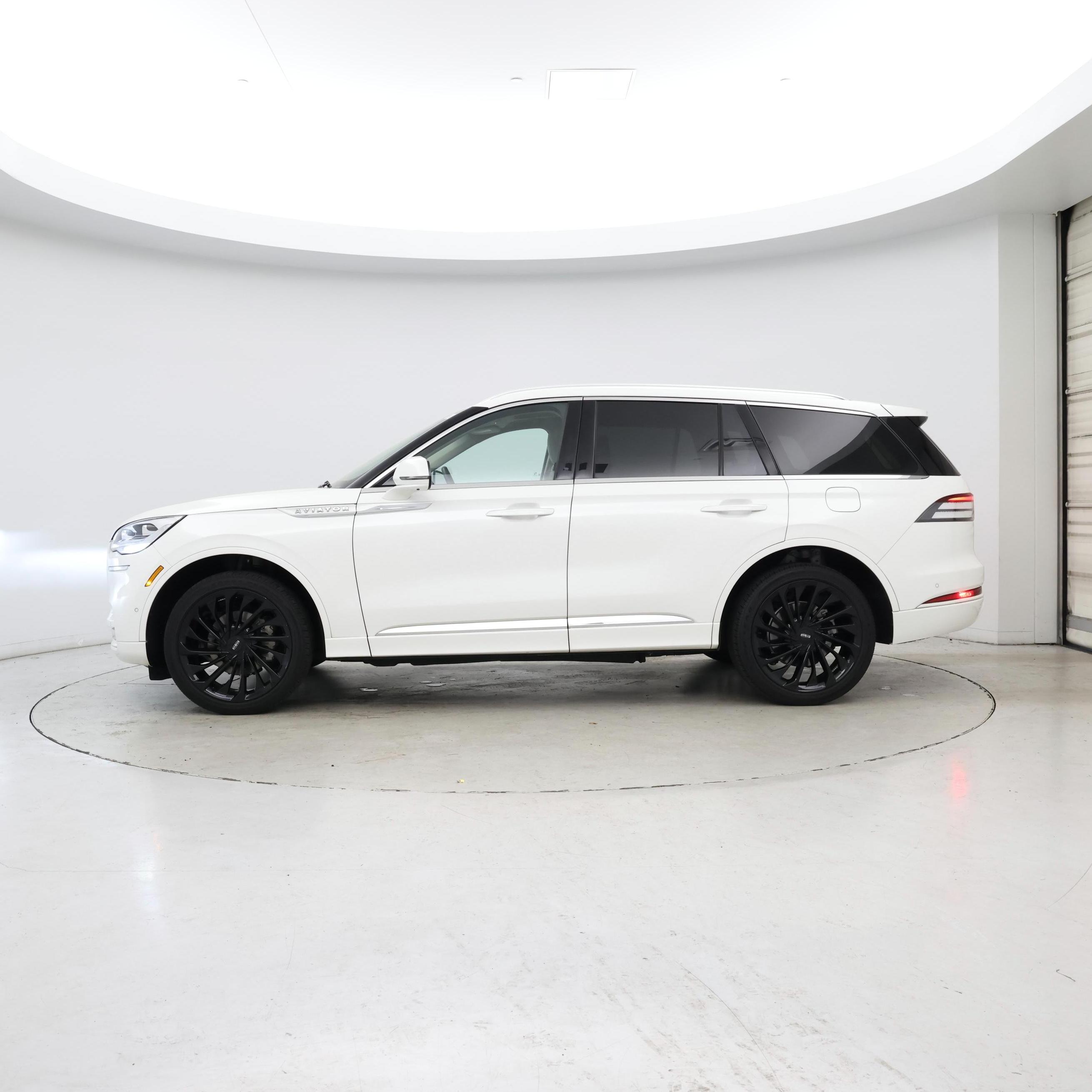 Thumbnail: 2021 Lincoln Aviator - 3