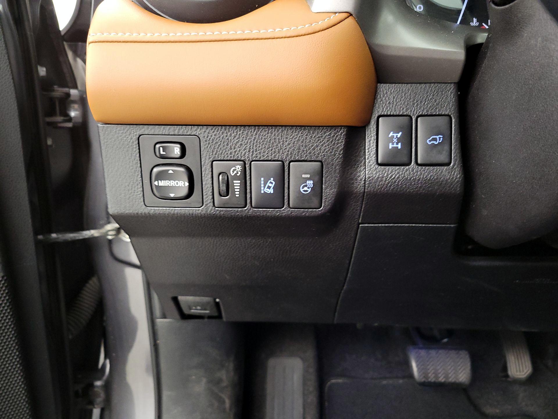 Thumbnail: 2017 Toyota RAV4 - 13