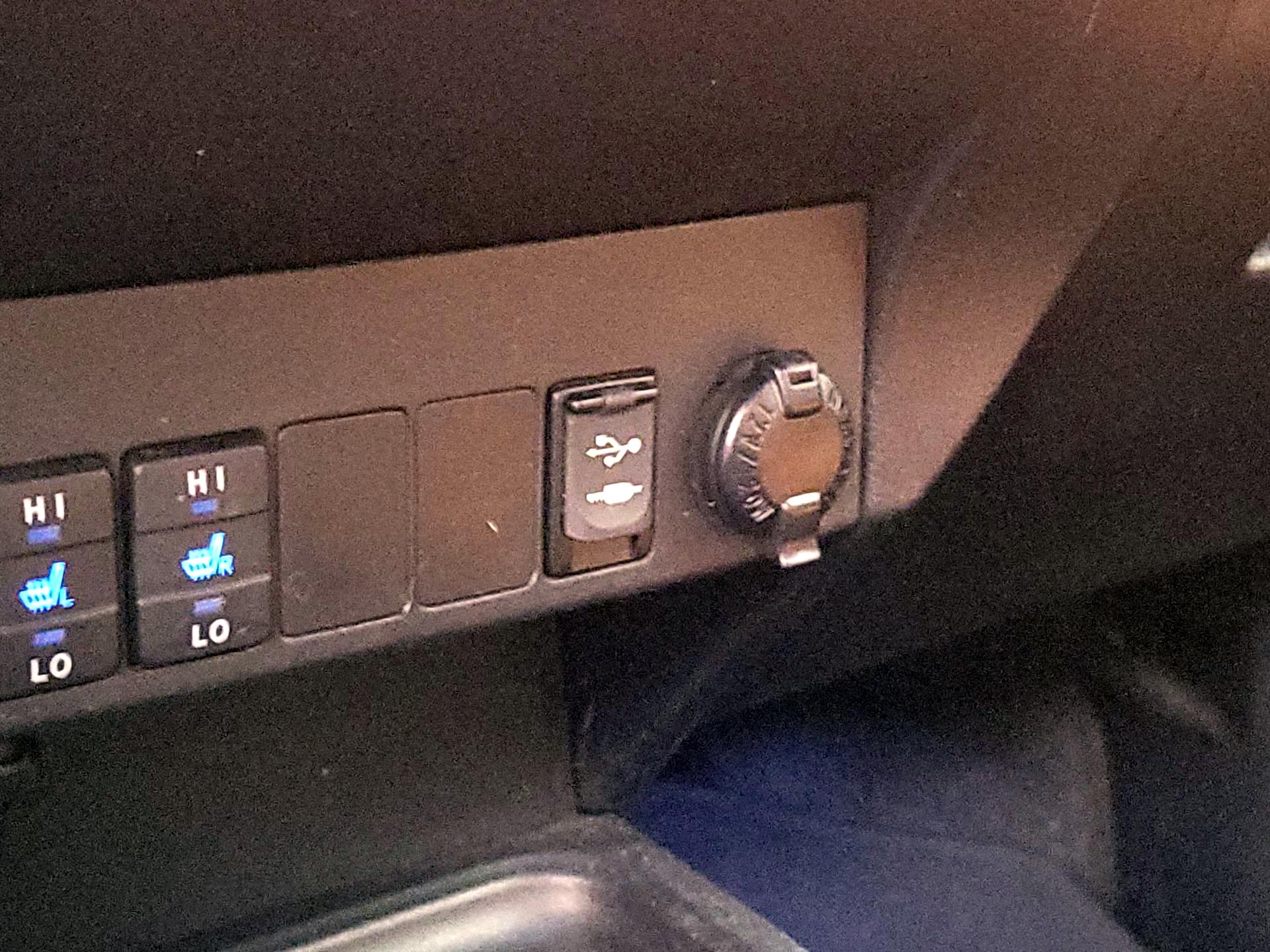 Thumbnail: 2017 Toyota RAV4 - 18