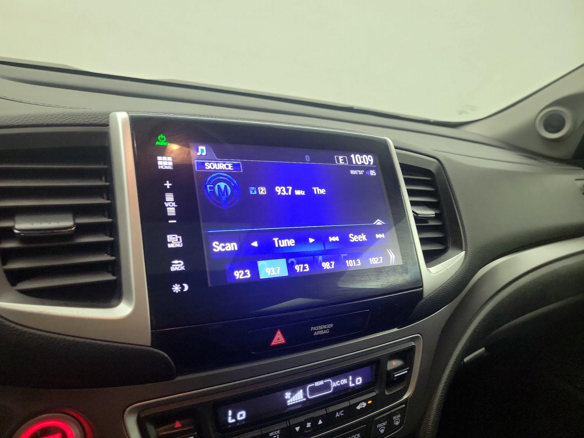 Thumbnail: 2016 Honda Pilot - 15