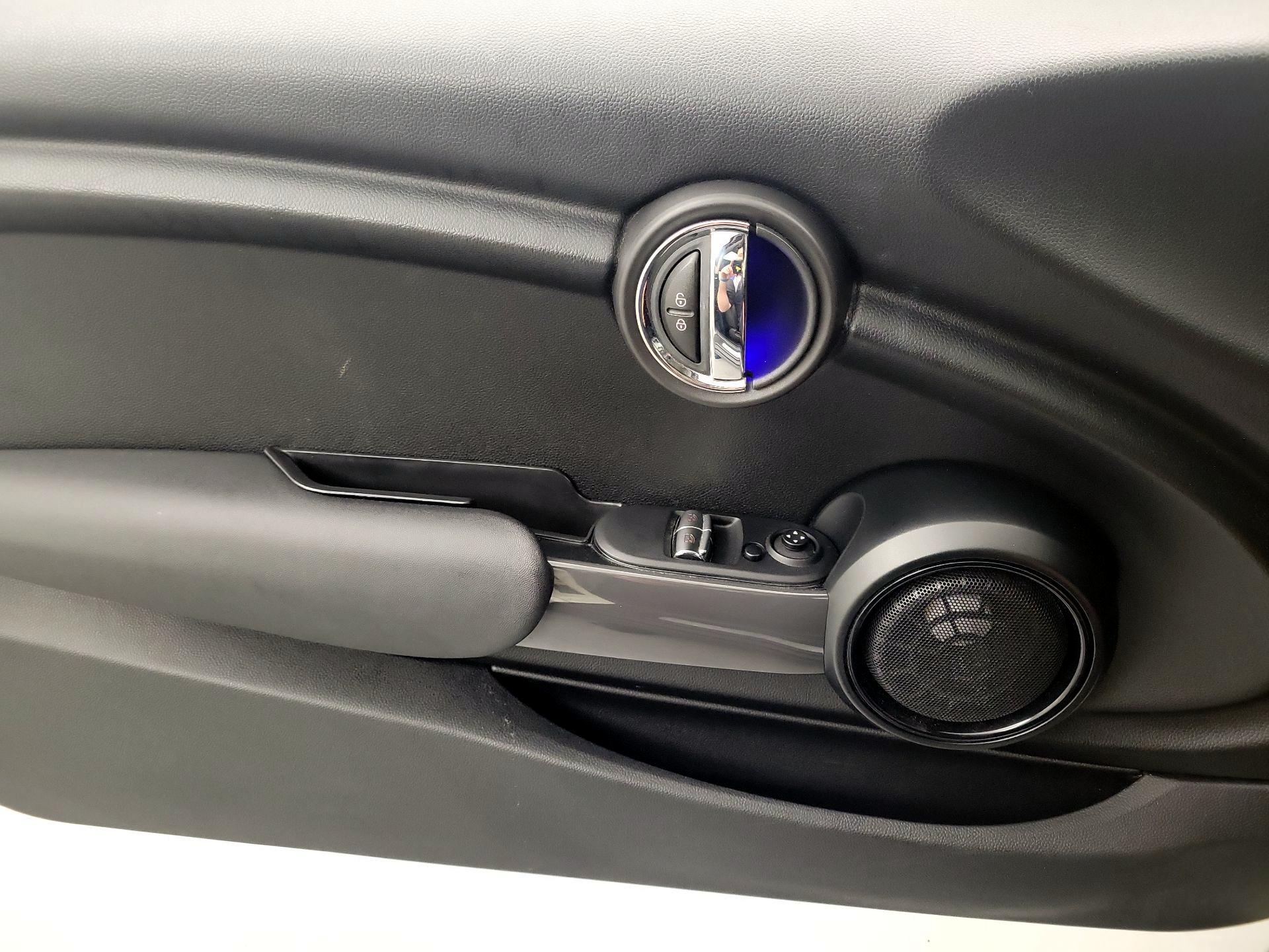 Thumbnail: 2016 MINI Cooper Hardtop - 12