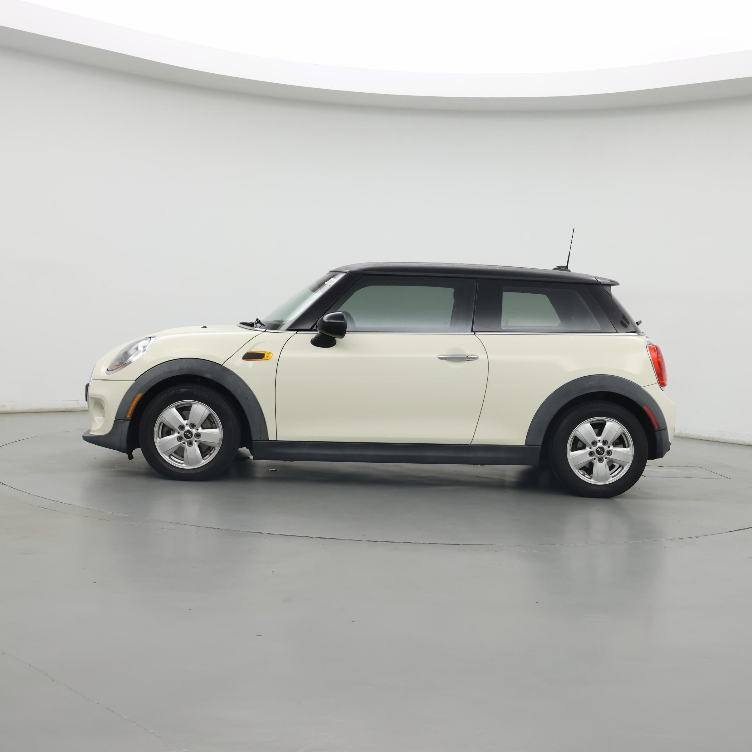 Thumbnail: 2016 MINI Cooper Hardtop - 3