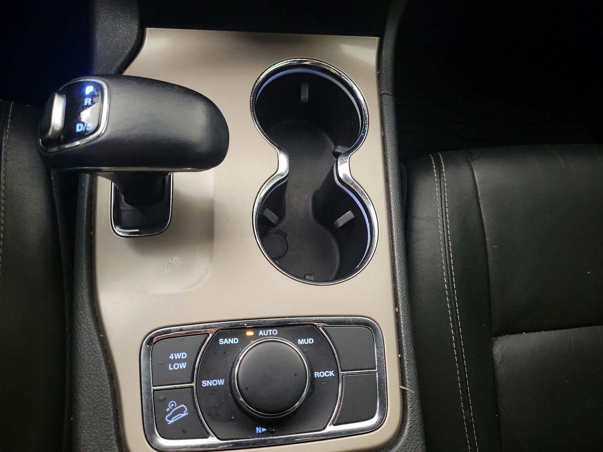 Thumbnail: 2015 Jeep Grand Cherokee - 15