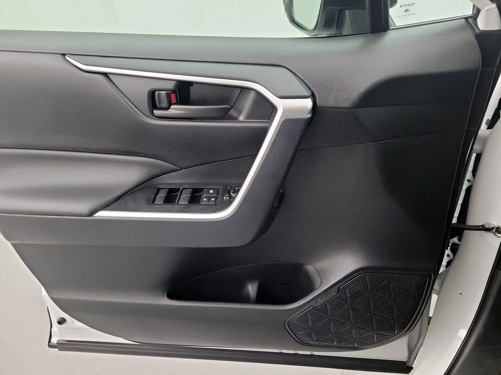 Thumbnail: 2025 Toyota RAV4 - 12