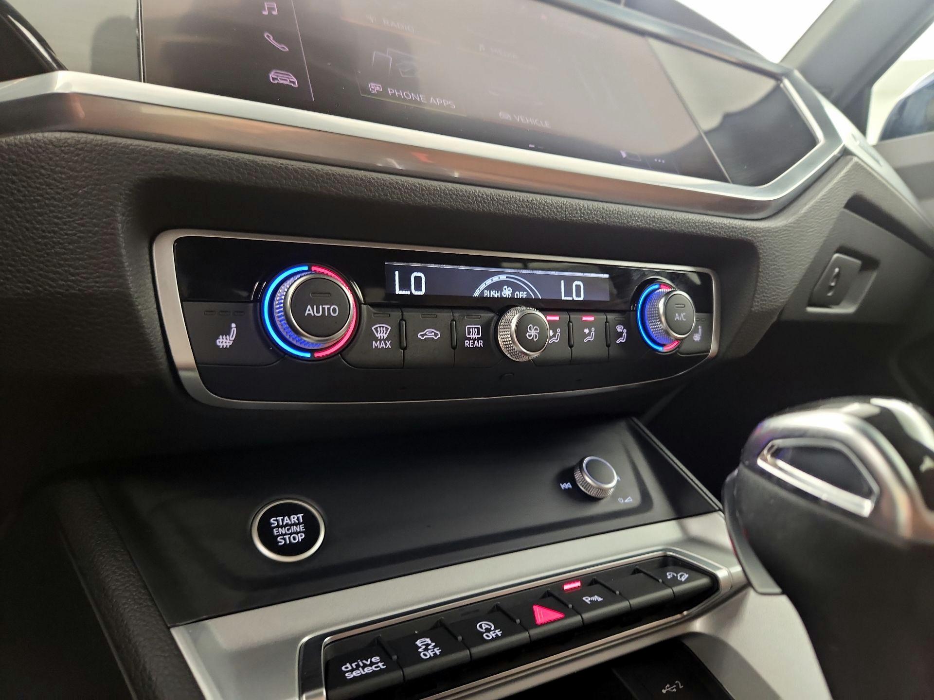 Thumbnail: 2022 Audi Q3 - 16