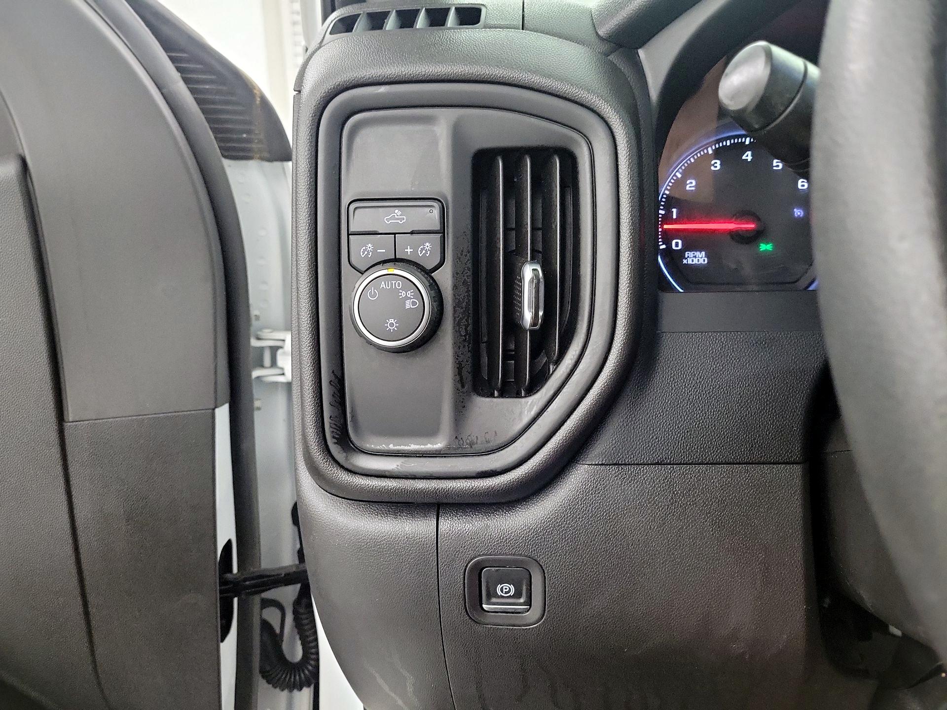 Thumbnail: 2020 Chevrolet Silverado 1500 - 13