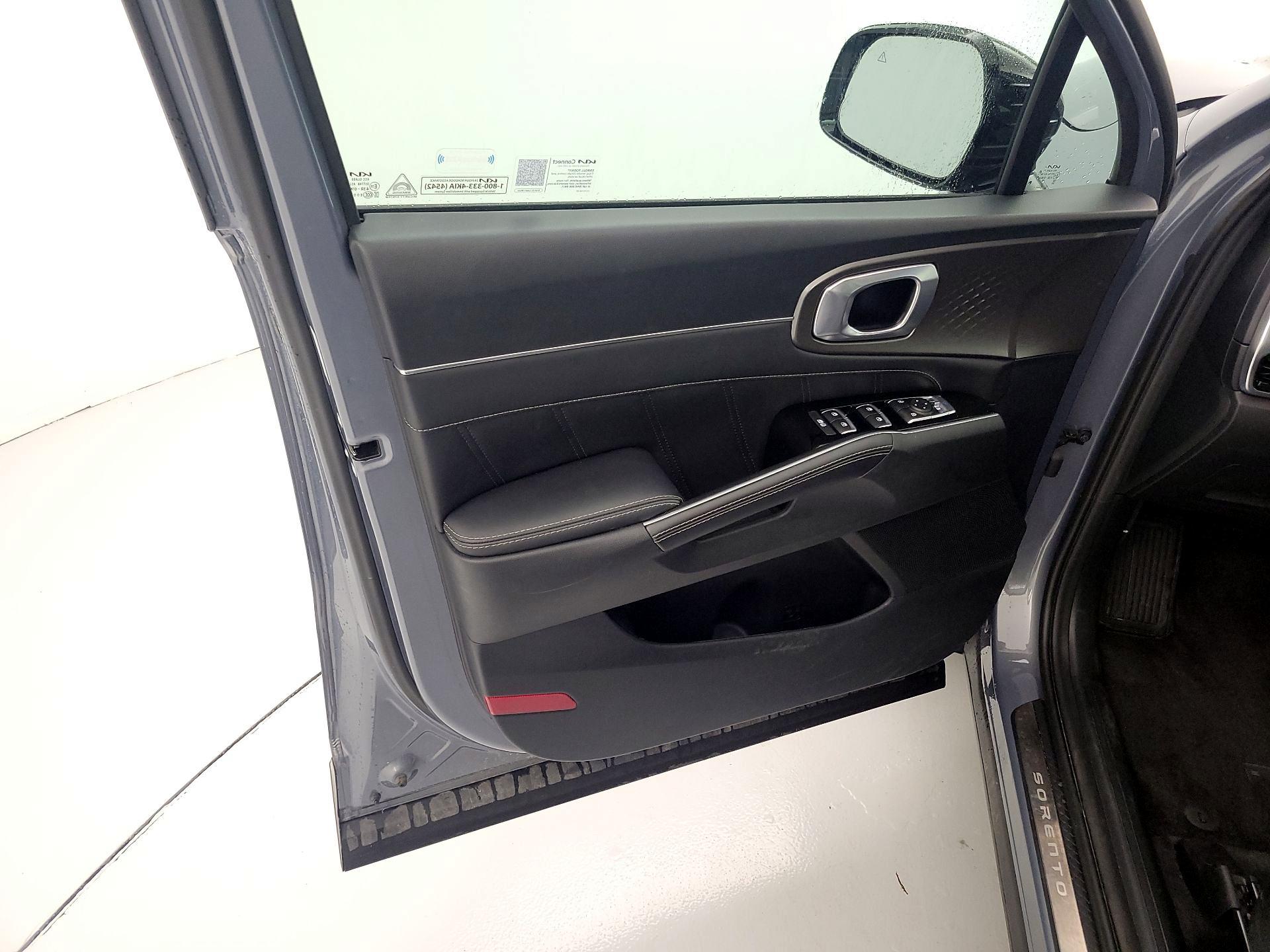 Thumbnail: 2023 Kia Sorento - 12