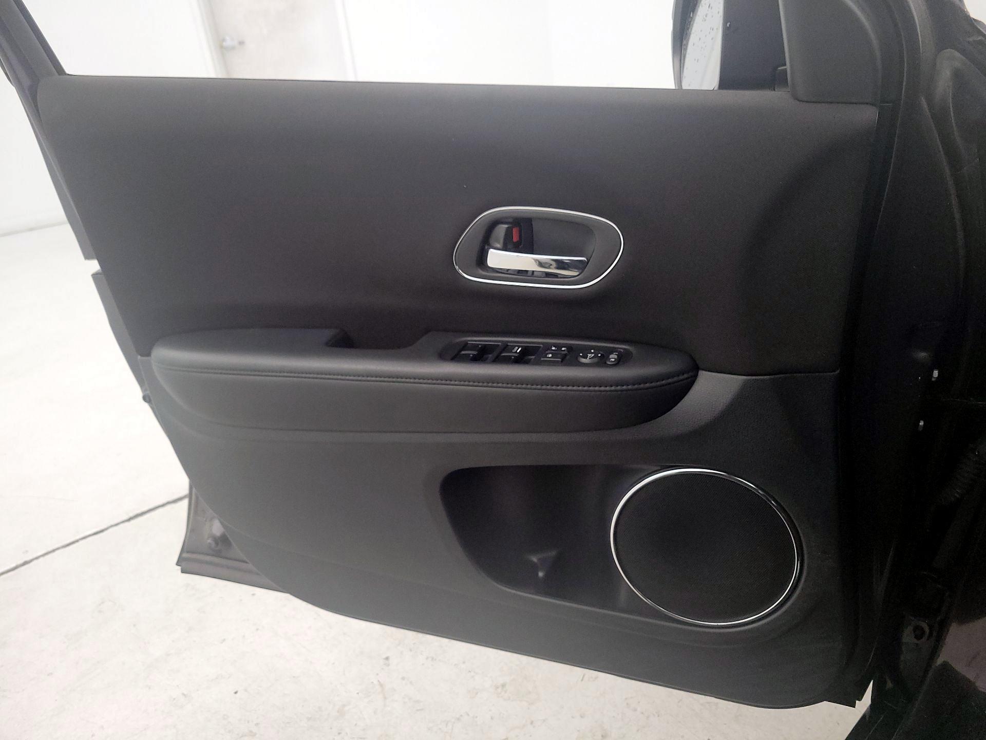 Thumbnail: 2018 Honda HR-V - 12