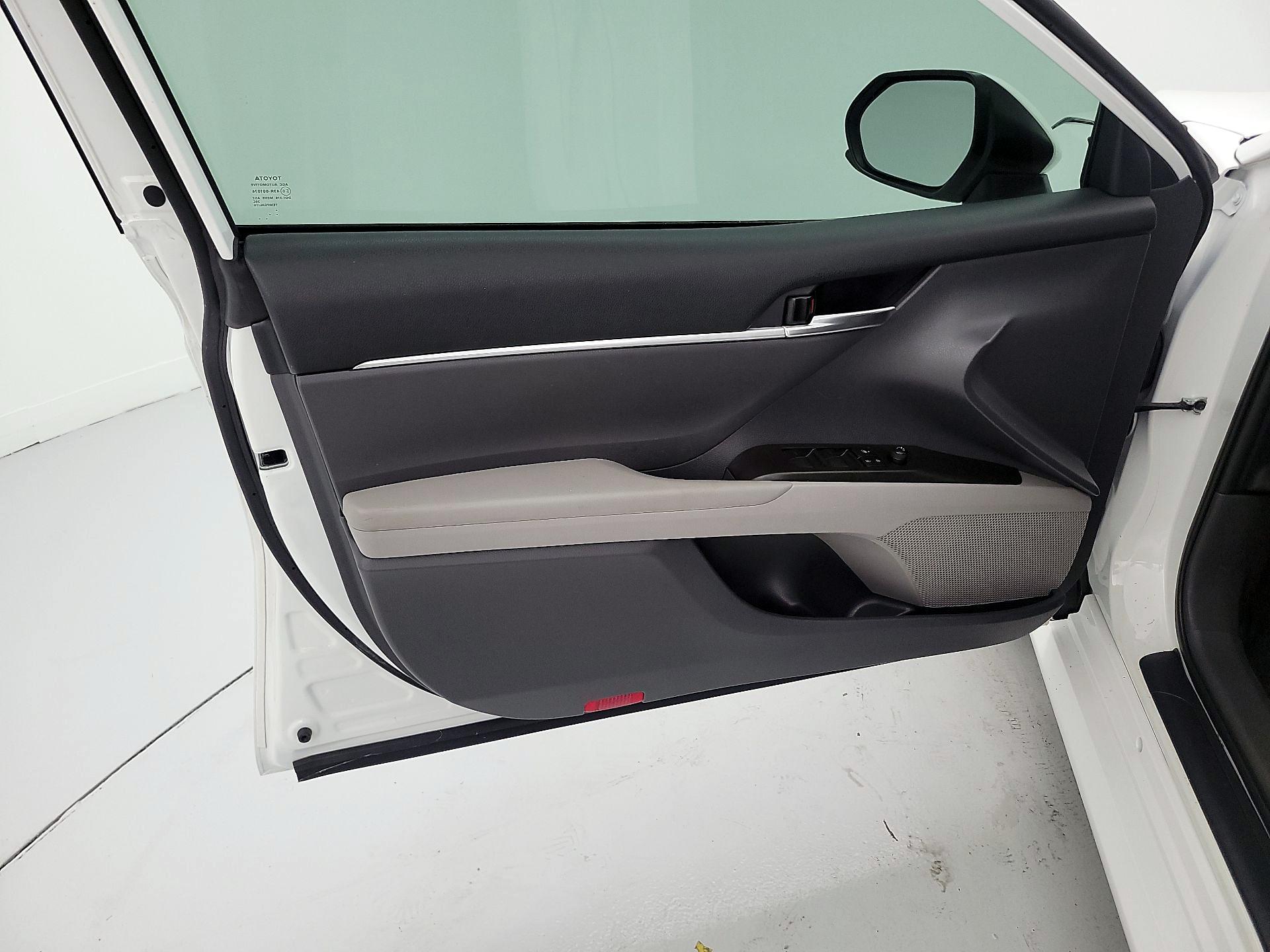 Thumbnail: 2021 Toyota Camry - 12