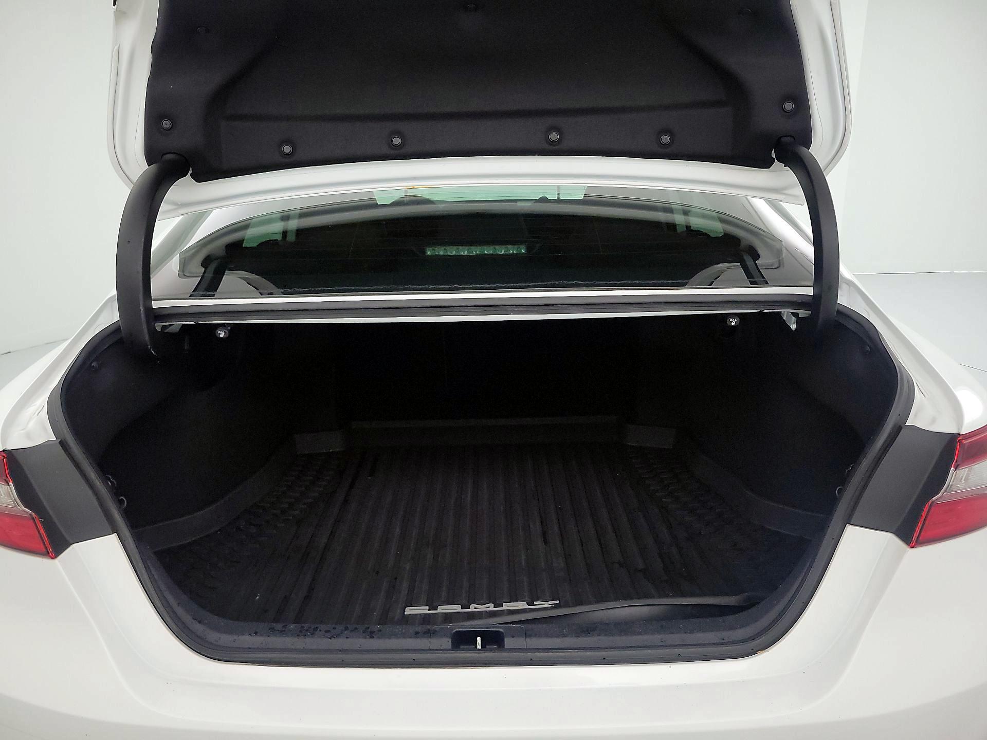 Thumbnail: 2021 Toyota Camry - 20